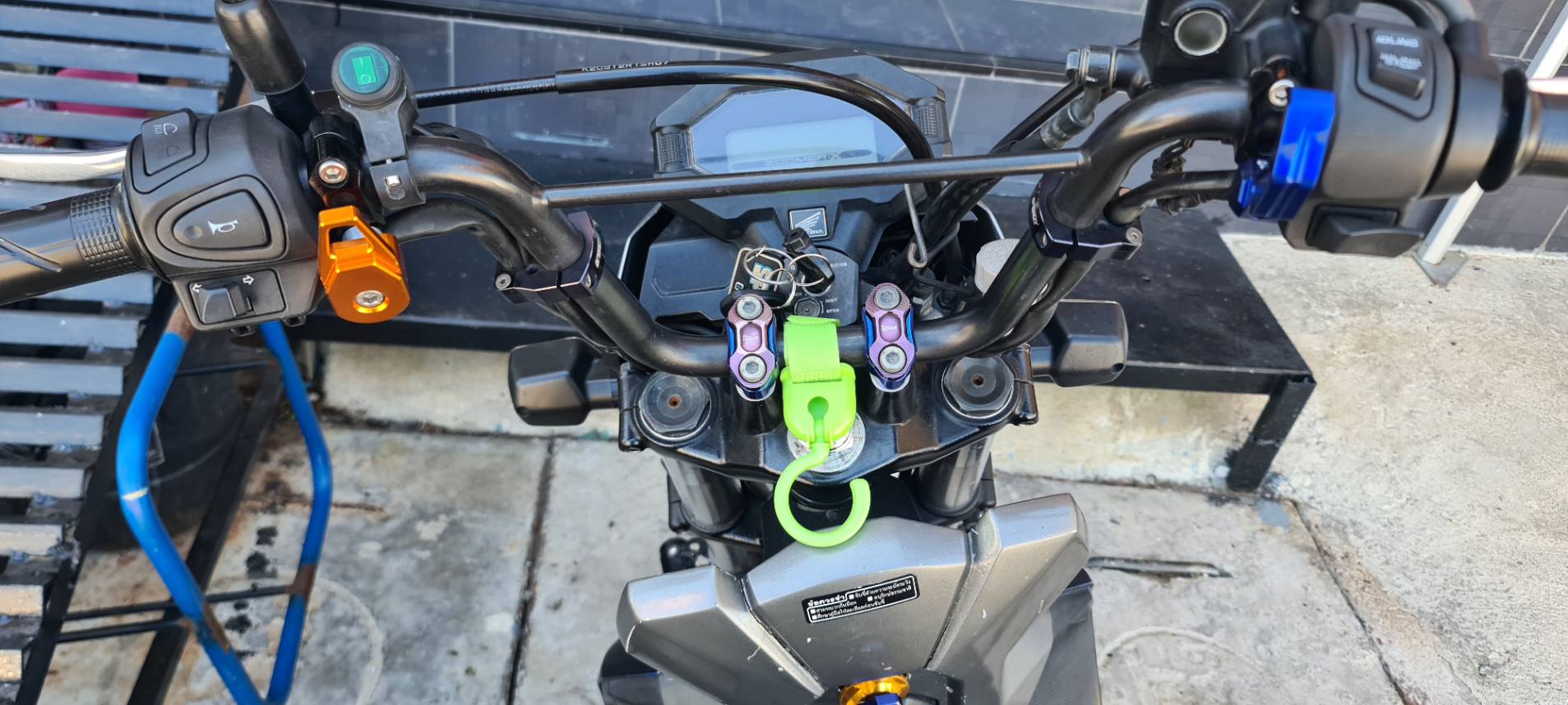 ที่แขวนของ PCX ADV รุ่นอื่นๆ ราคา 40 บาท