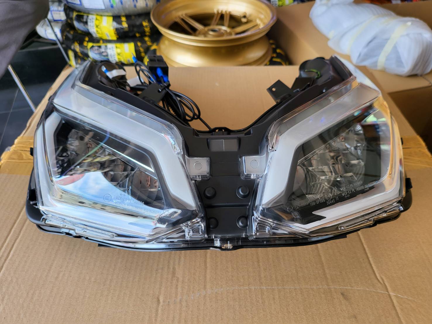 ไฟหน้า FORZA 350 ไฟเลี้ยวในโครม ทางร้านมีให้พร้อมสับในราคาเบาๆแค่ 3,000