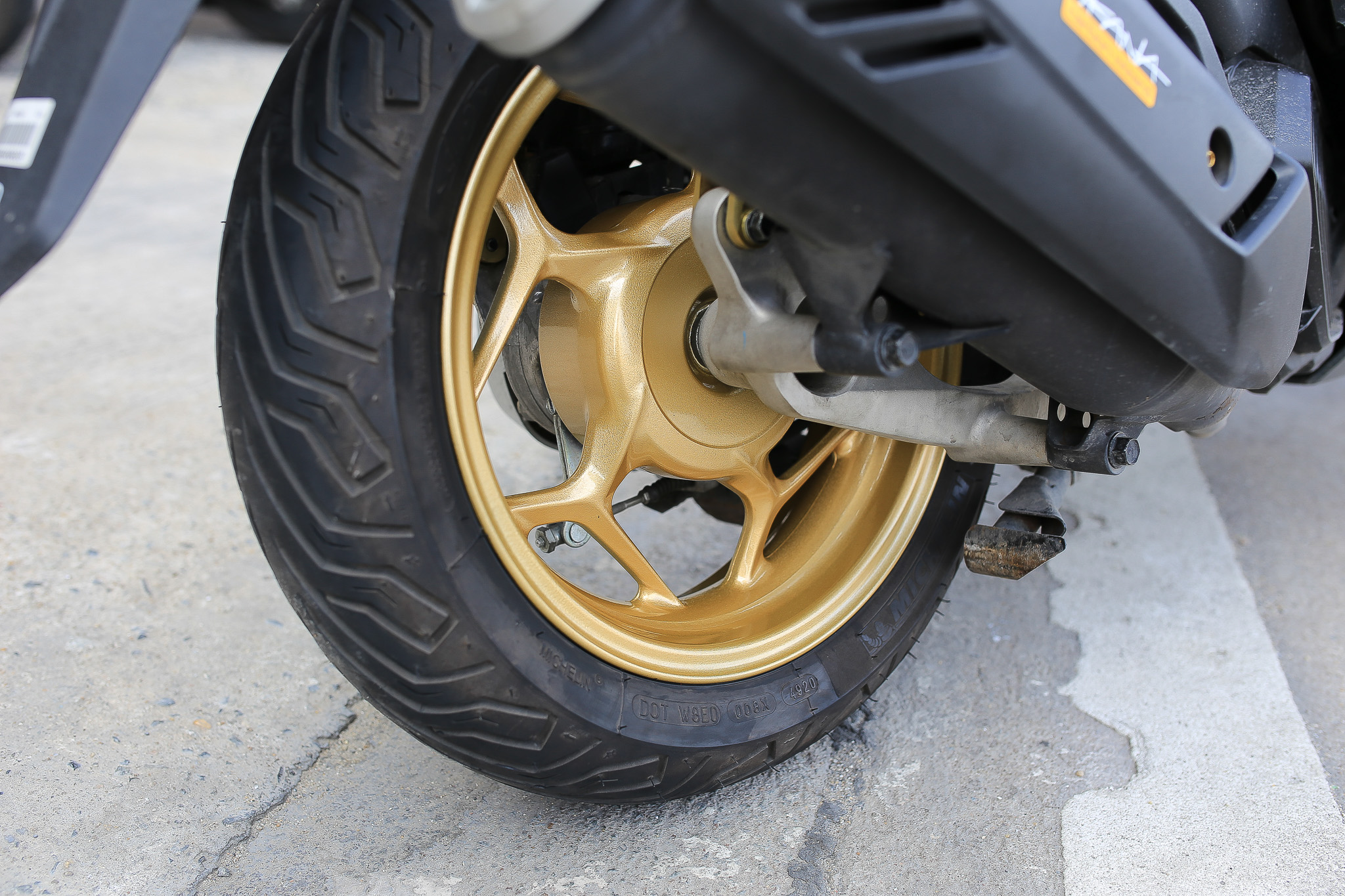 สับล้อสีม่วงเอฟเฟคพร้อมใส่ ราคา 2500 บาท สีทอง ราคา1800