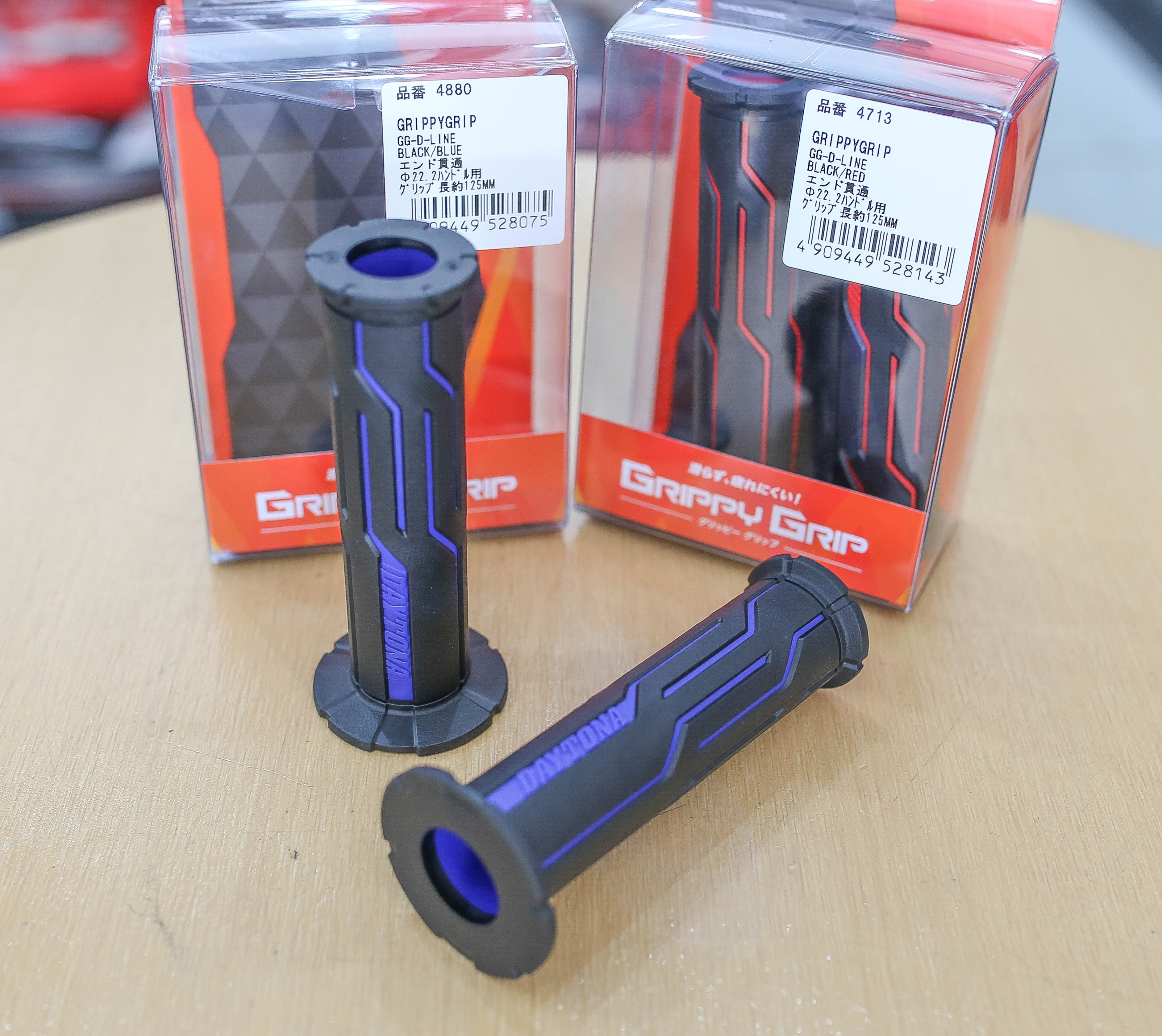 ปลอกแฮนด์ ปลอกมือ Daytona ของแท้จากญี่ปุ่น ปลอกแฮนด์ Daytona แท้ รุ่น GG-D-Line + ยาว 125 มม. + รูแฮนด์ ซ้าย 22 มม. ขวา 25 มม. + เป็นรุ่นปลายแฮนด์เปิด