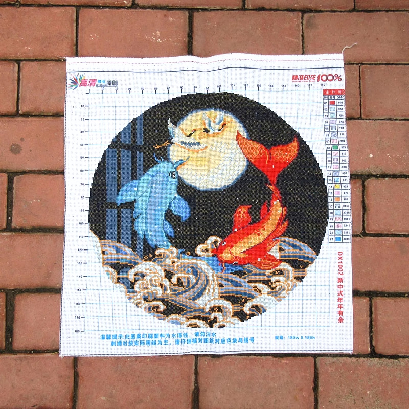 pla-1136 *สินค้าหมด* ชุดปักครอสติช ลายปลาคู่ใต้เงาจันทร์ (ปักเต็มผืนผ้า ไม่มีเดินเส้น ผ้า11CTพิมพ์ลาย ปัก 3 เส้นเล็ก) ขนาด 50*50 ซม.ผ้าครอสติช 11CTพิมพ์ลายปักบนผ้า ไหมคอตตอน 22 สี ผังลาย เข็ม