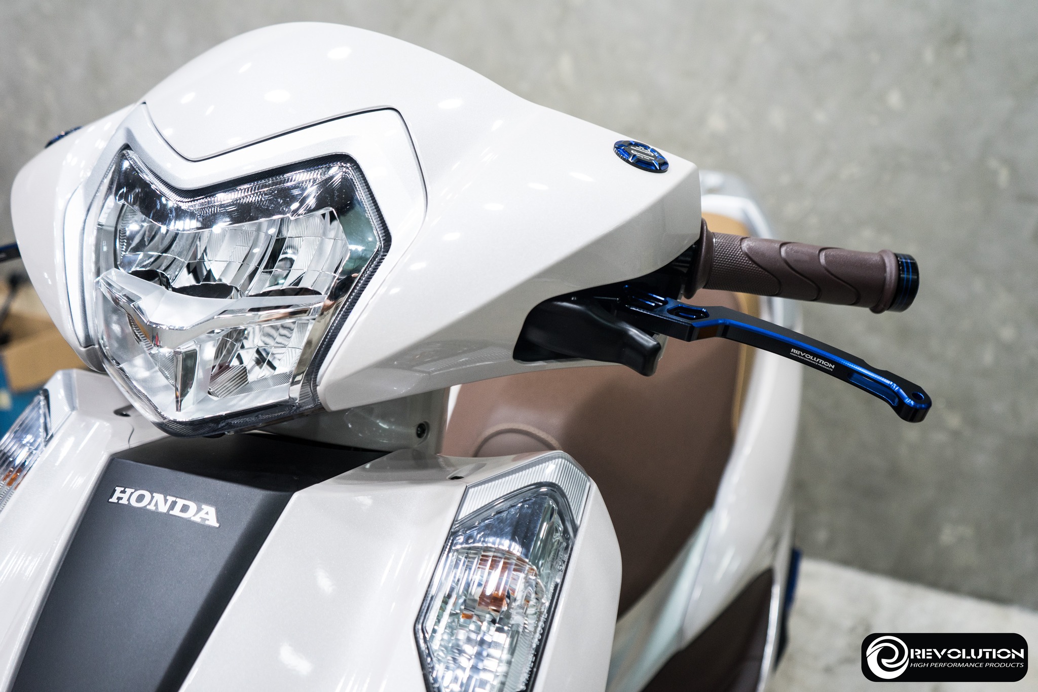 มือเบรค CNC ทูโทน REVOLUTION LEAD-125 NEW2025/SCOOPY NEW2025 - ดำแดง - ดำทอง - ดำเทา - ดำส้ม - ดำน้ำเงิน - ดำเขียว - ดำม่วง ราคา 1,850 บาท/คู่