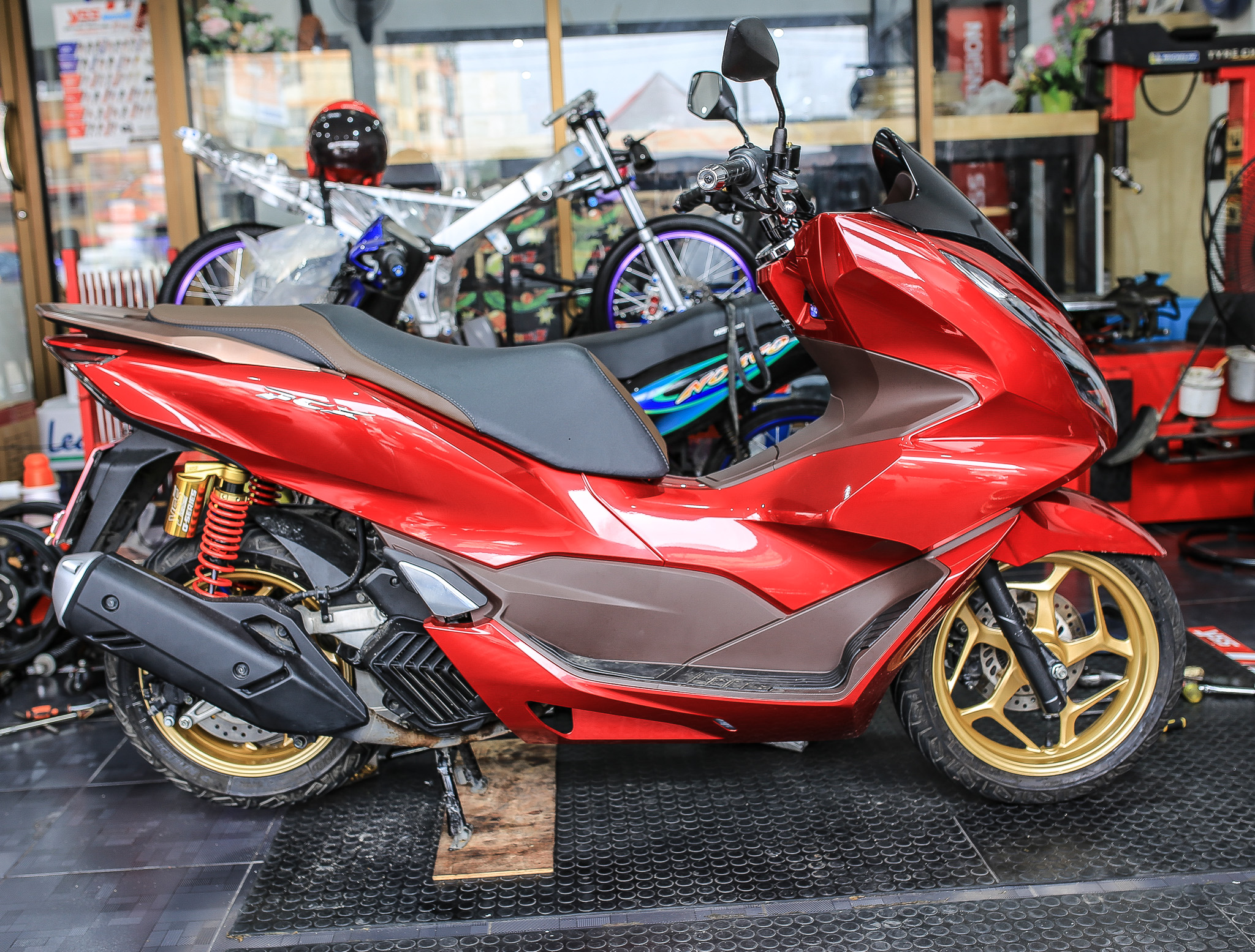 สับล้อสีม่วงเอฟเฟคพร้อมใส่ ราคา 2500 บาท สีทอง ราคา1800