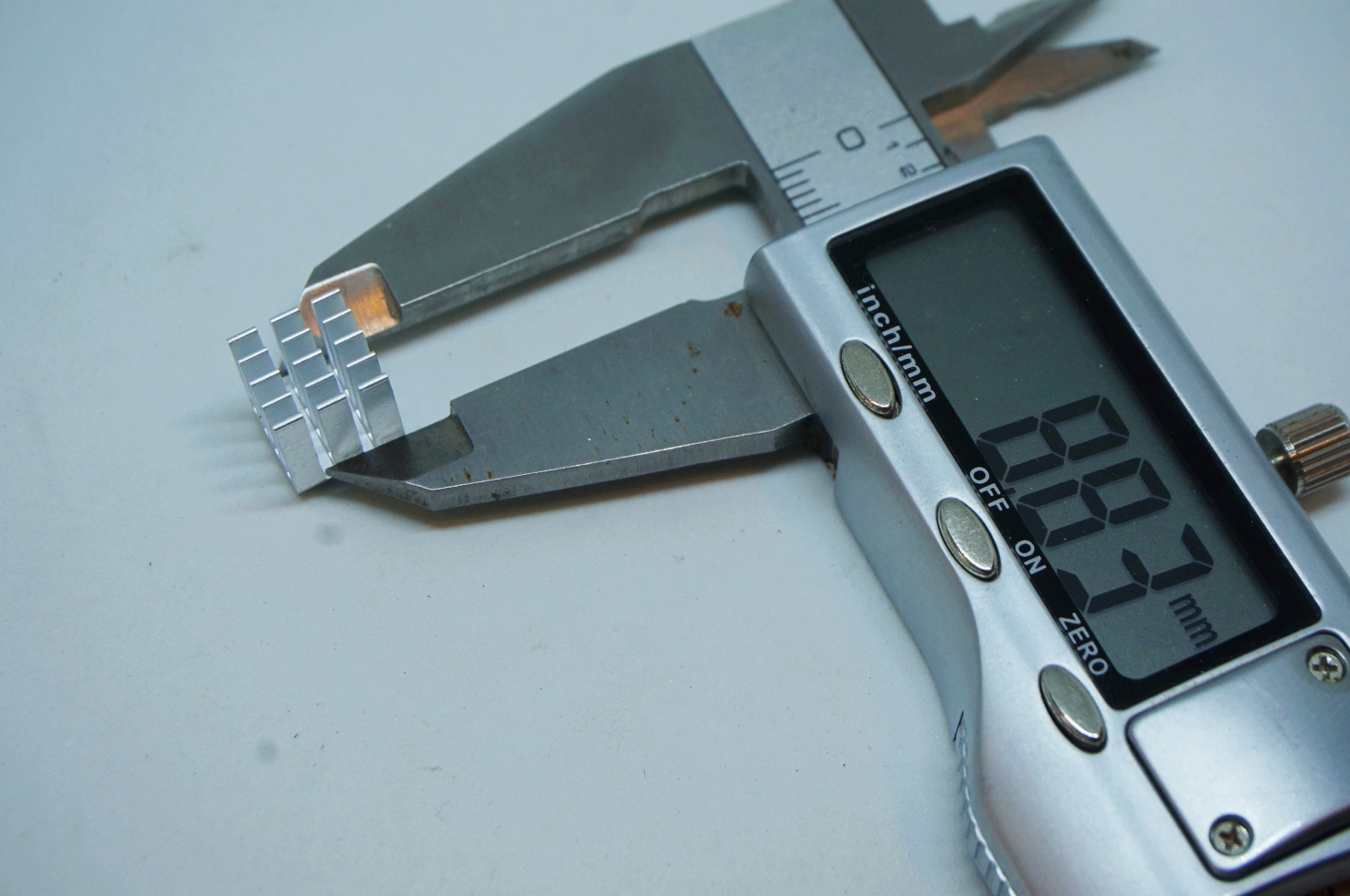 แผ่นระบายความร้อนสีเงิน ขนาด 9x9x12mm