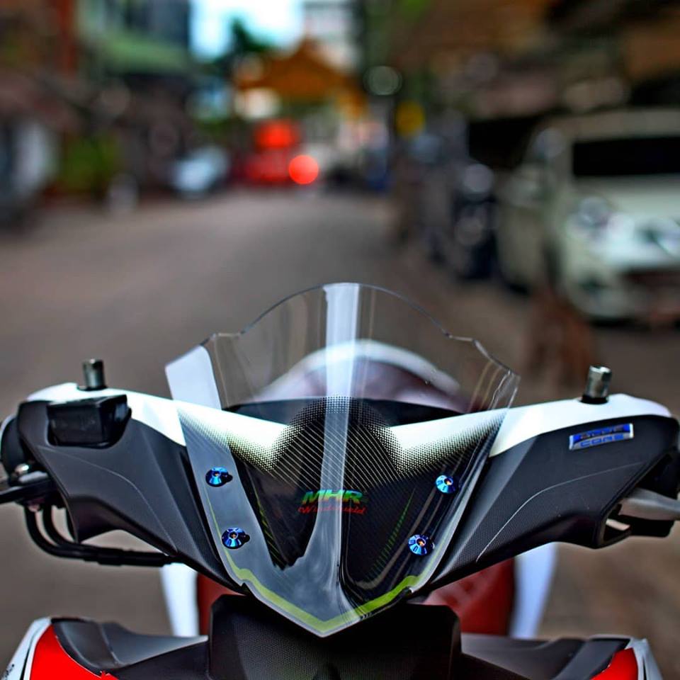 ชิวหน้า Yamaha Aerox ลายคาร์บอน ทูโทน สินค้านำเข้า ราคา650