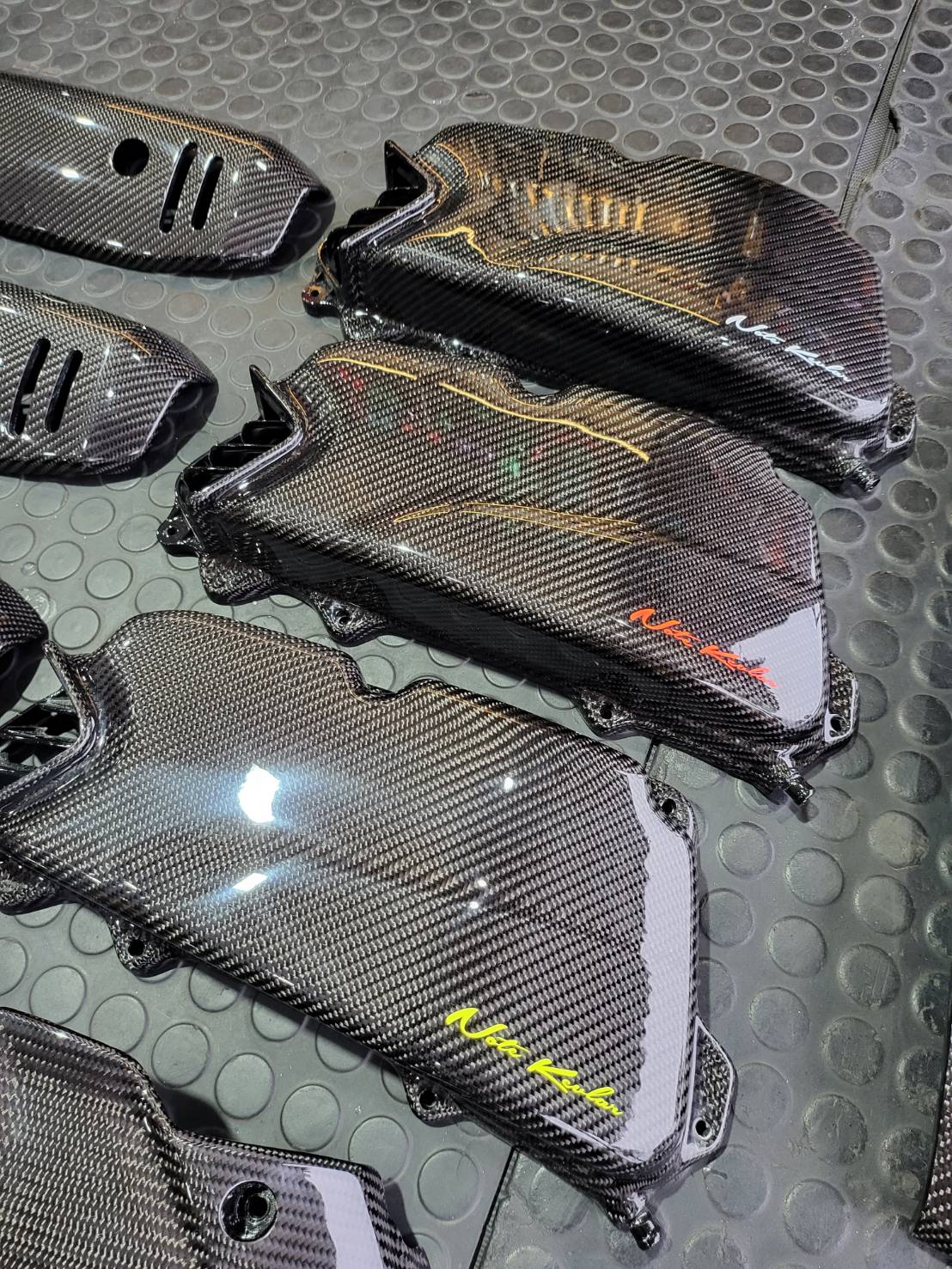 คาร์บอนเครฟล่าผ้าแท้ HONDA Giorno+ ทั้งคัน มีของพร้อมส่ง กรอง กันร้อนท่อ ฝาถังน้ำมัน ครอบไฟหน้า ครอบพักเท้า ครอบไฟส่องป้าย ฝาเก๊ะ หม้อน้ำ หัวแคร้ง