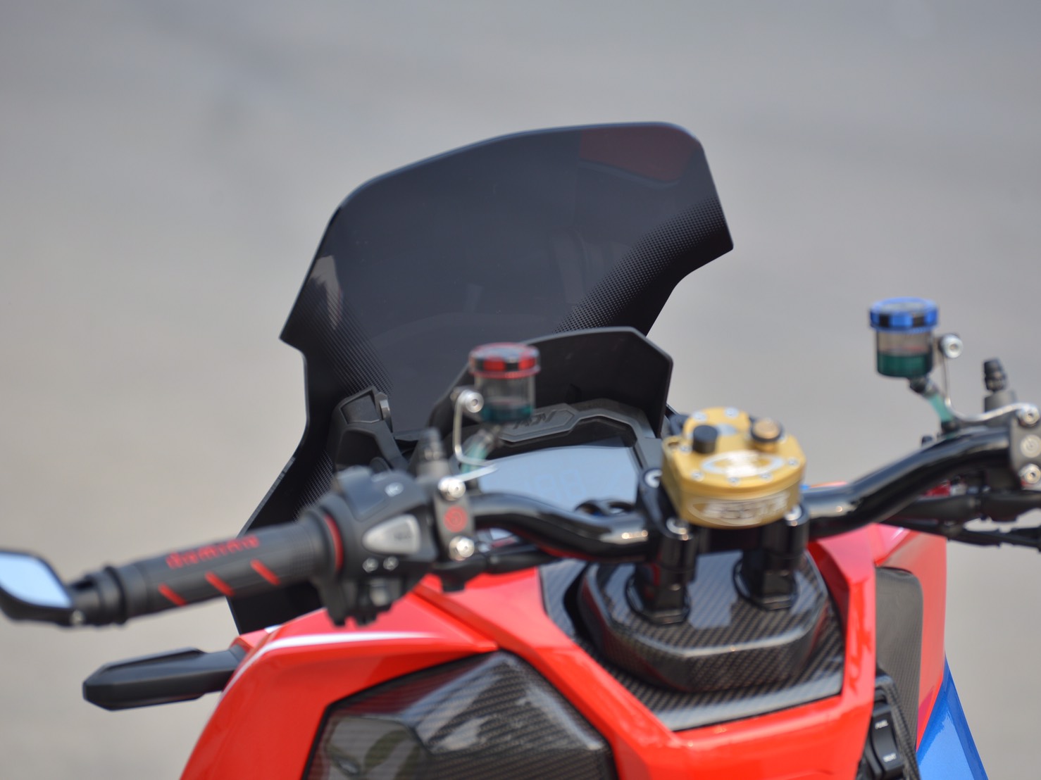 ชิวหน้า two tone v1 j-max HONDA ADV 150 ราคา1190