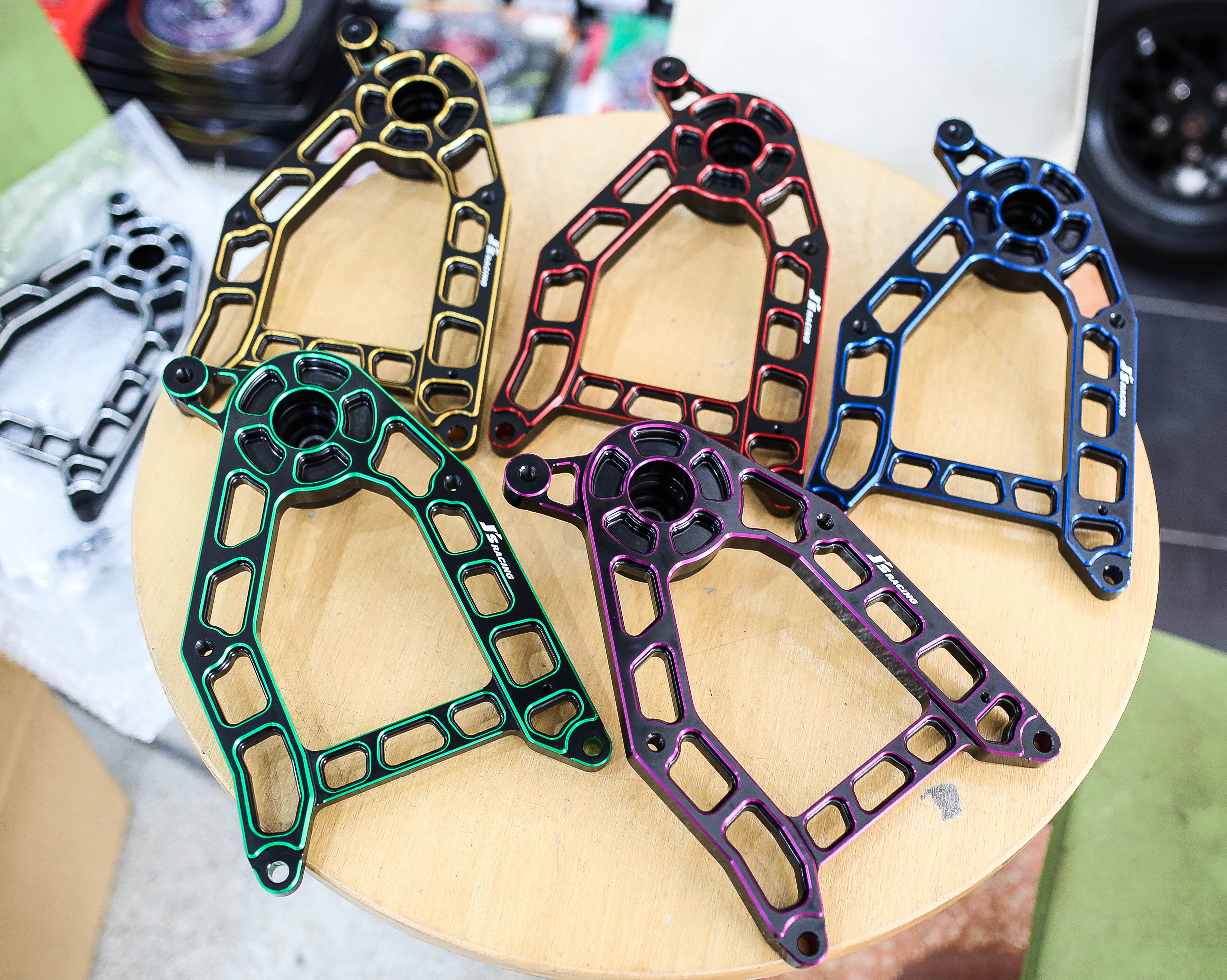 สวิงอาร์ม Giorno125 JS สีทูโทน ชุดละ5300 สีแดง สีทอง สีม่วง สีเขียว สีน้ำเงิน