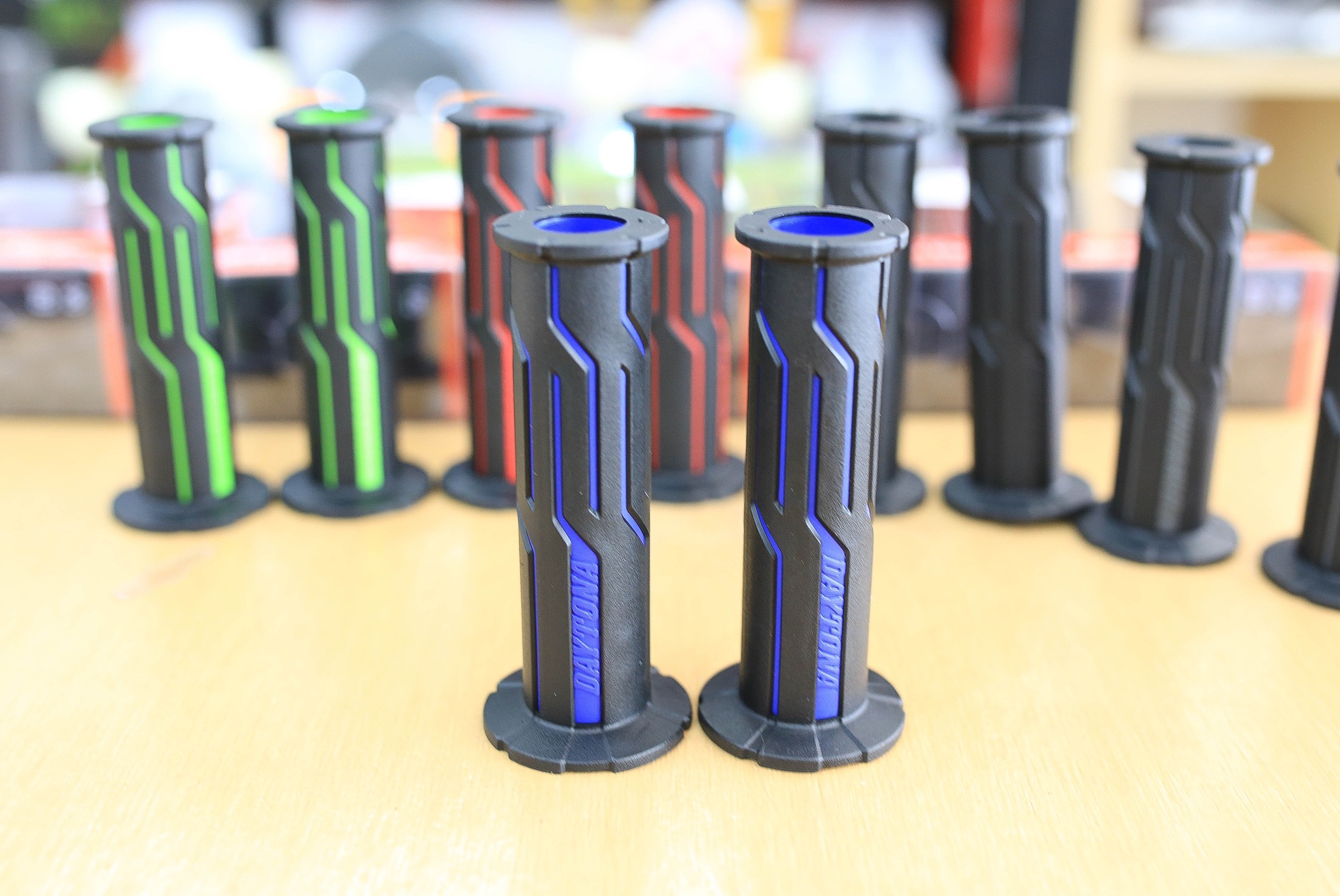 ปลอกแฮนด์ ปลอกมือ Daytona ของแท้จากญี่ปุ่น ปลอกแฮนด์ Daytona แท้ รุ่น GG-D-Line + ยาว 125 มม. + รูแฮนด์ ซ้าย 22 มม. ขวา 25 มม. + เป็นรุ่นปลายแฮนด์เปิด