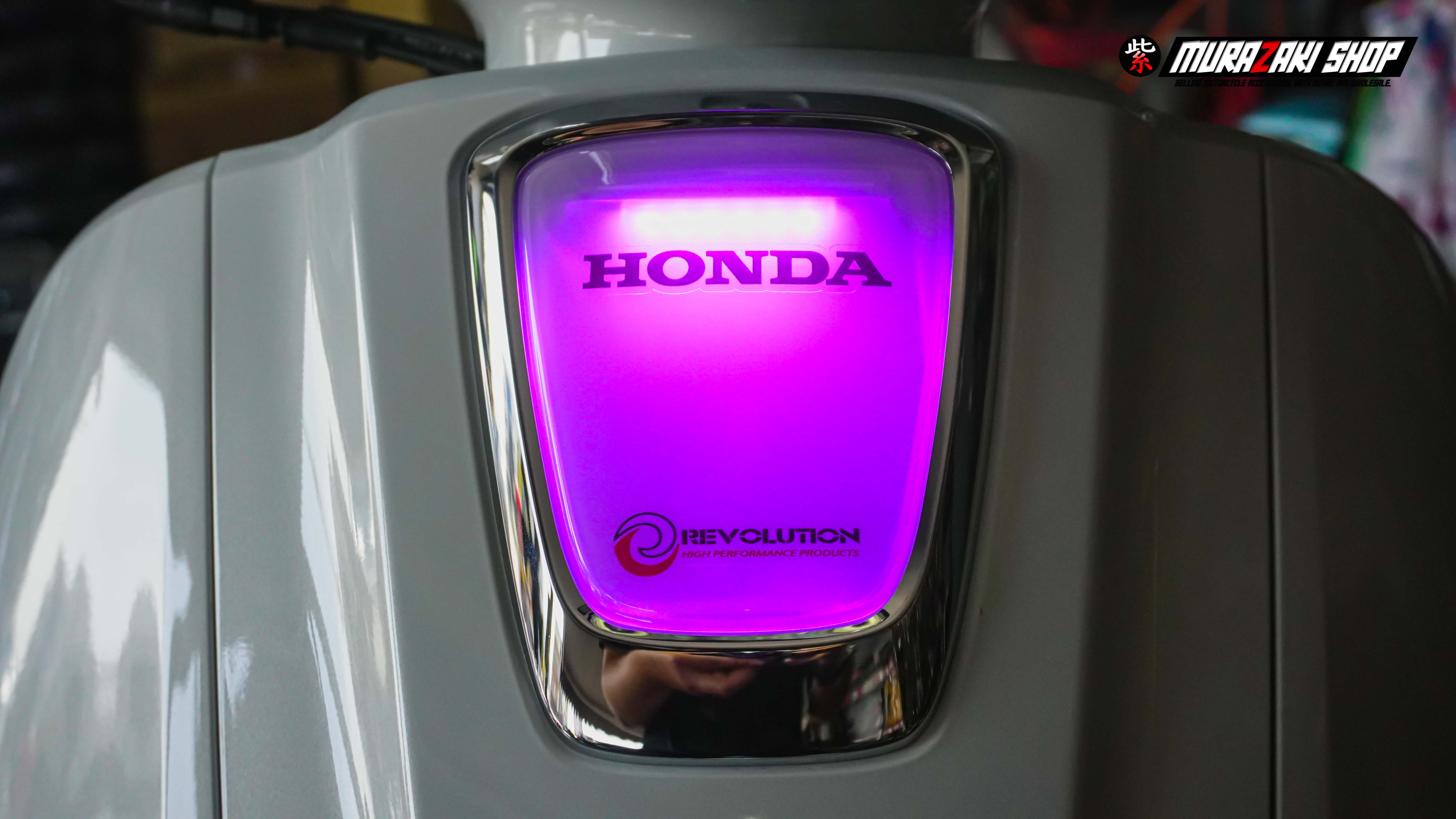 ครอบโลโก้มีไฟ LED REVOLUTION GIORNO125