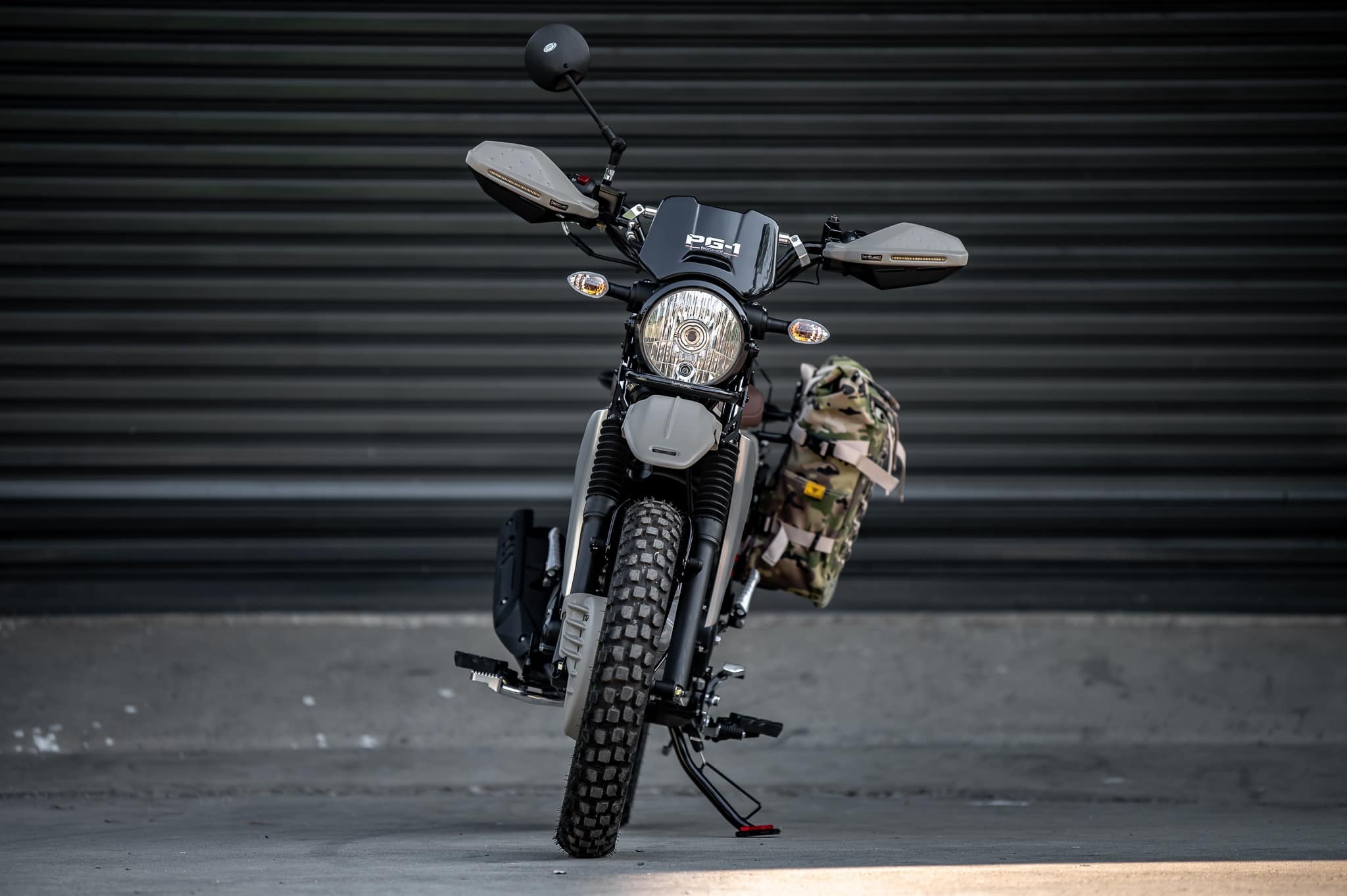 PG-1 1.) ครอบไฟหน้า Headlight cover. 1,590฿ 2.) ครอบไฟเบรค Rear brake light cover. 1,290฿ 3.) ชิวหน้า V1 Headbrand Windshield V1 1,590฿ 4.) กาบ อกบังหัวฉีด Side fairing cover. 1990฿ 5.) กันลาย V1 Mid frame protector. 1990฿ 6.) ชุดบังโคลนหน้าScrambler Full