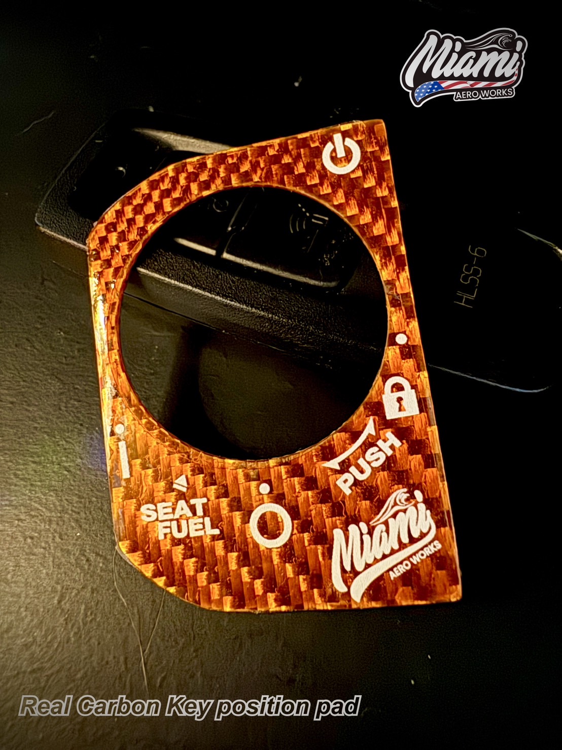 ครอบกุญแจ แต่ง เพียวคาร์บอน MIAMI Real Carbon Key position pad สำหรับ PCX160 ปี21-24,Lead125,Giorno,ADV160 มีให้เลือกตอนนี้ ถึง8สี - Black classic “สีดำคลาสสิค - Blue sky “สีน้ำเงิน ฟ้าคราม - Red Burn “แดงเพลิง“ - Silver Light “แสงสีเงิน“ - Orange u “ส้มข