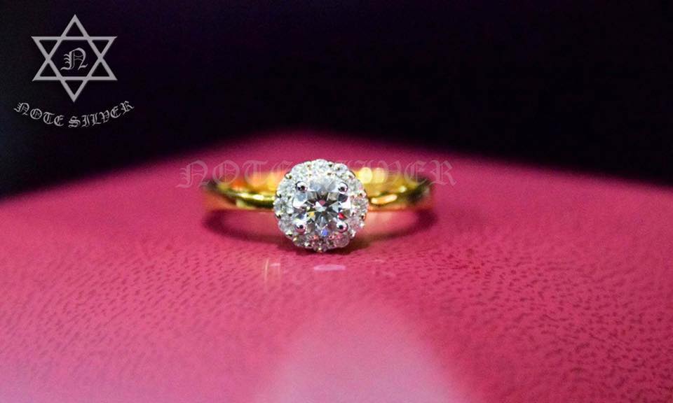แหวนทองคำ 18K Gold เพชรล้อม 2 ชั้น ดีไซน์สวย หรู ไฮโซ NSGD1750