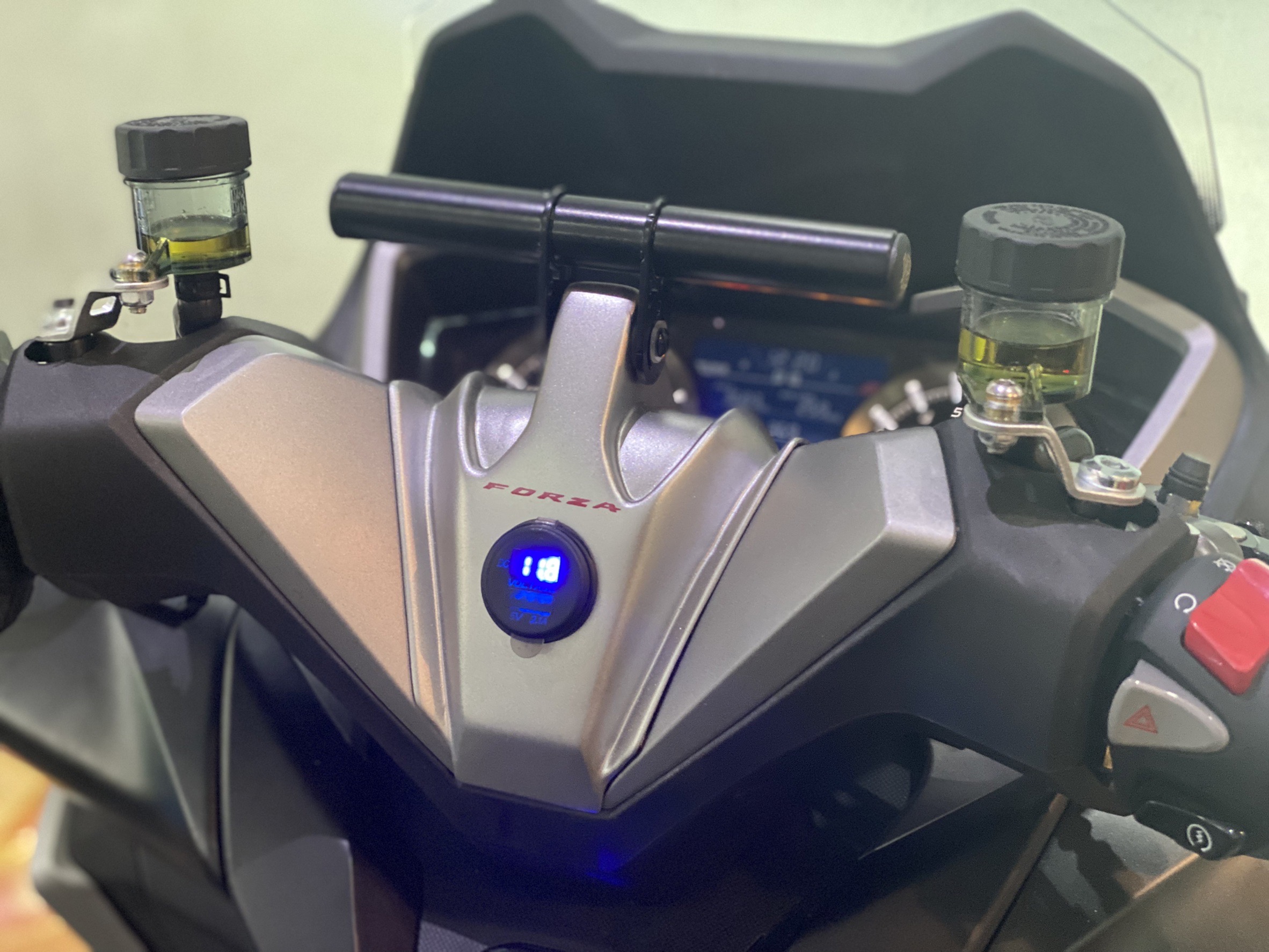 บาร์ยึดมือถือ MOTOZAAA พร้อม USB FORZA 350 ราคา1150