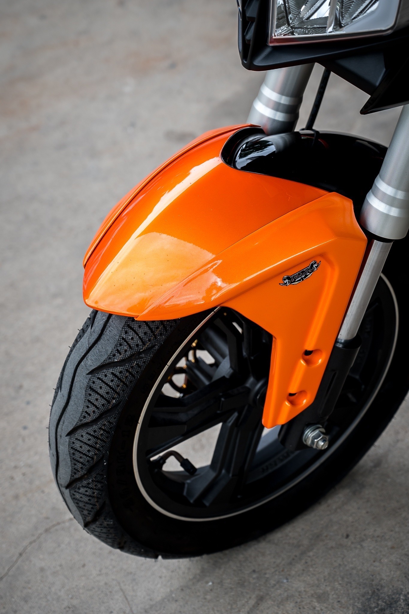 ชุดแต่งมอเตอร์ไซด์ไฟฟ้าAJ Z3 1.ชิวหน้า Windshield Z3 890฿ 2.ครอบ อกซ้าย/ขวา Front cover side fairing Z3 1700฿ 3.ครอบเฟรม Chassis cowl Z3 1350฿ 4.ครอบบังโคลนหน้า Front fender cover Z3 1400 5.ครอบแฟริ่งข้าง Under cover side fairing Z3 1400฿ 6.ครอบมือจับท้าย