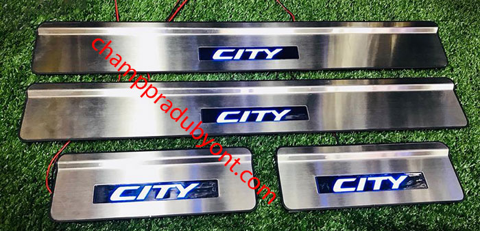 ชายบันไดสแตนเลสมีไฟ HONDA CITY 03-04 แสงสีฟ้า