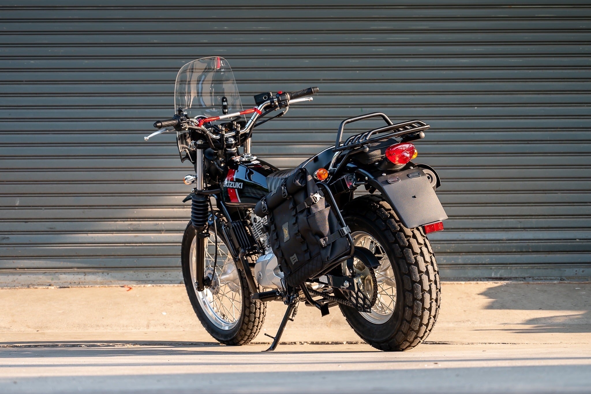 ของแต่ง Suzuki VanVan 200 MOTOZAAA VanVan200 / 125 1.ชิวหน้า V.1 2200฿ 2.ชิวหน้า V.2 2700฿ มีหน้ากาก 3.ชุดบังโคลนหน้า 2900฿ 4.แคชบาร์ 3990฿ ( มาพร้อมกันแคร้ง การ์ใต้ท้องเครื่อง ) 5. แร็คท้าย 3500฿ 6.แร็คกระเป๋าตัวใหญ่ 2100 ฿ 7.กระเป๋าข้างกันน้ำ 2690฿ 8.กั