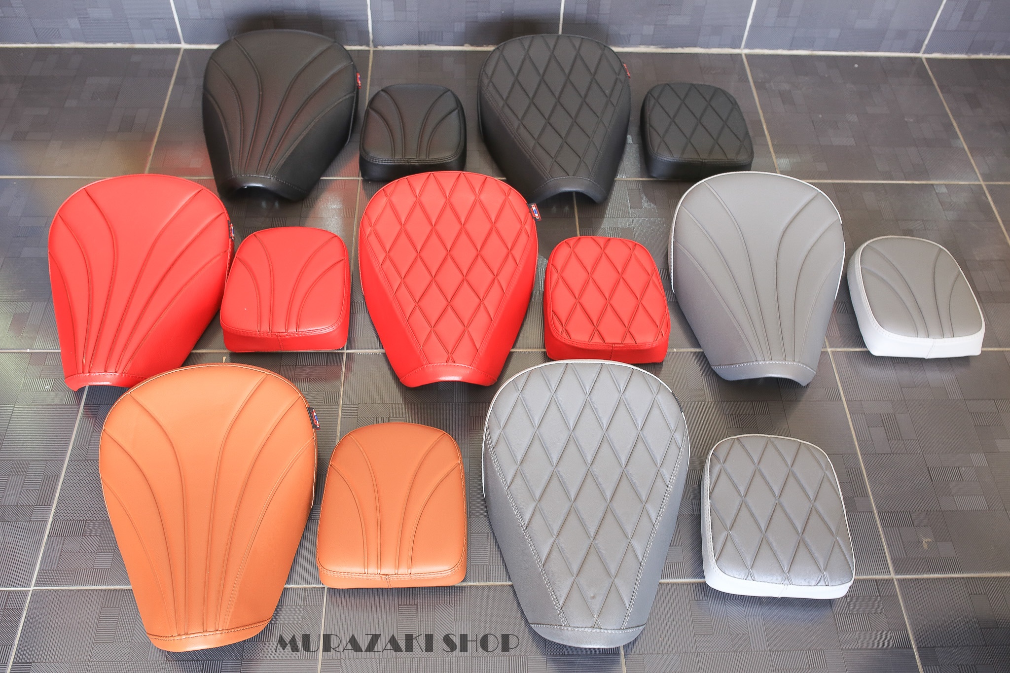 เบาะหน้าหลัง HONDA C125 หน่อยวัดด่าน มี2ลาย สีแดง ดำ น้ำตาล ชุดละ3500 ซื้อแยกหน้า2000หลัง1500ครับ