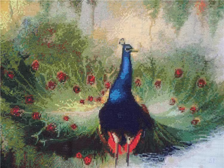 peacock-1033 *สินค้าหมด* ชุดปักครอสติช ลายนกยูงคู่รำแพน (ปักเต็มผืนผ้า ไม่มีเดินเส้น ผ้า11CTพิมพ์ลาย ปัก 3 เส้นเล็ก) ขนาด 90*70 ซม. ผ้าครอสติช 11CTพิมพ์ลายปักเต็มลายผ้า ไหมคอตตอน 50 สี ผังลาย เข็ม