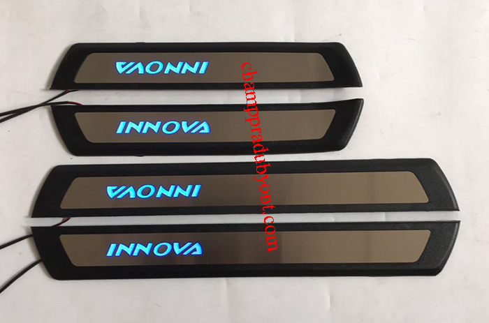 ชายบันไดมีไฟ TOYOTA INNOVA 2016-2017 แสงสีฟ้า
