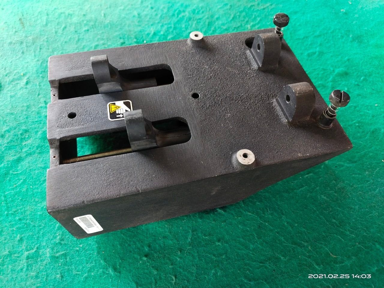 อุปกรณ์เครื่องจักร มีบอลสกรู 2 เส้น มอเตอร์ 2 ตัว โครงอลูมิเนียม