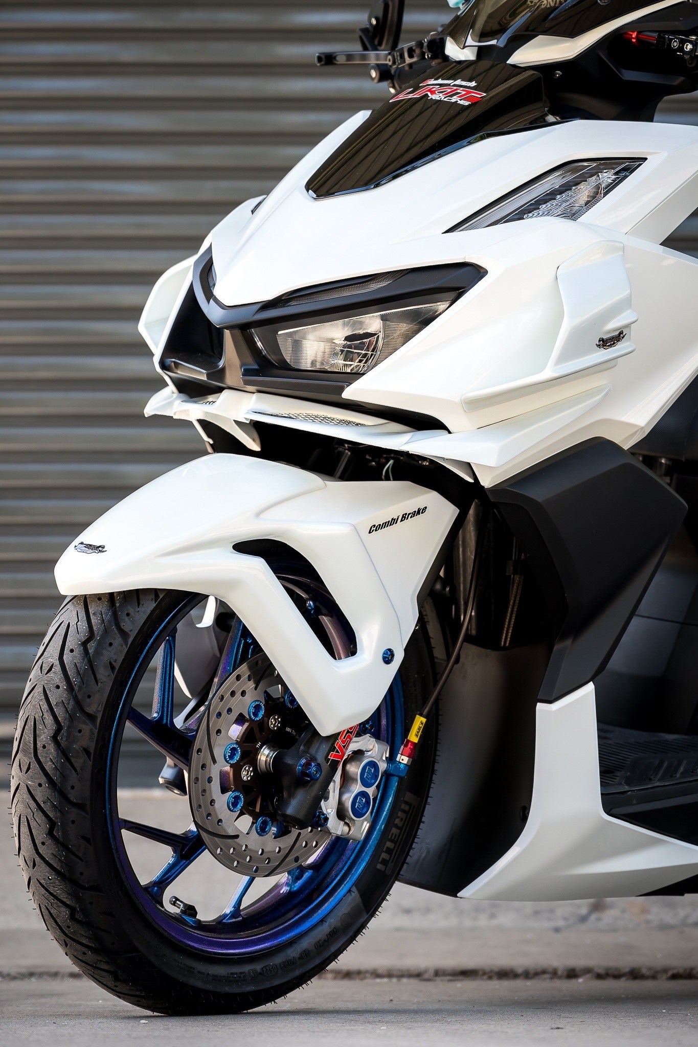 ครอบบังโคลนหน้า AsurA Click160 1990฿ (ขาว ,ดำด้าน,แดง)