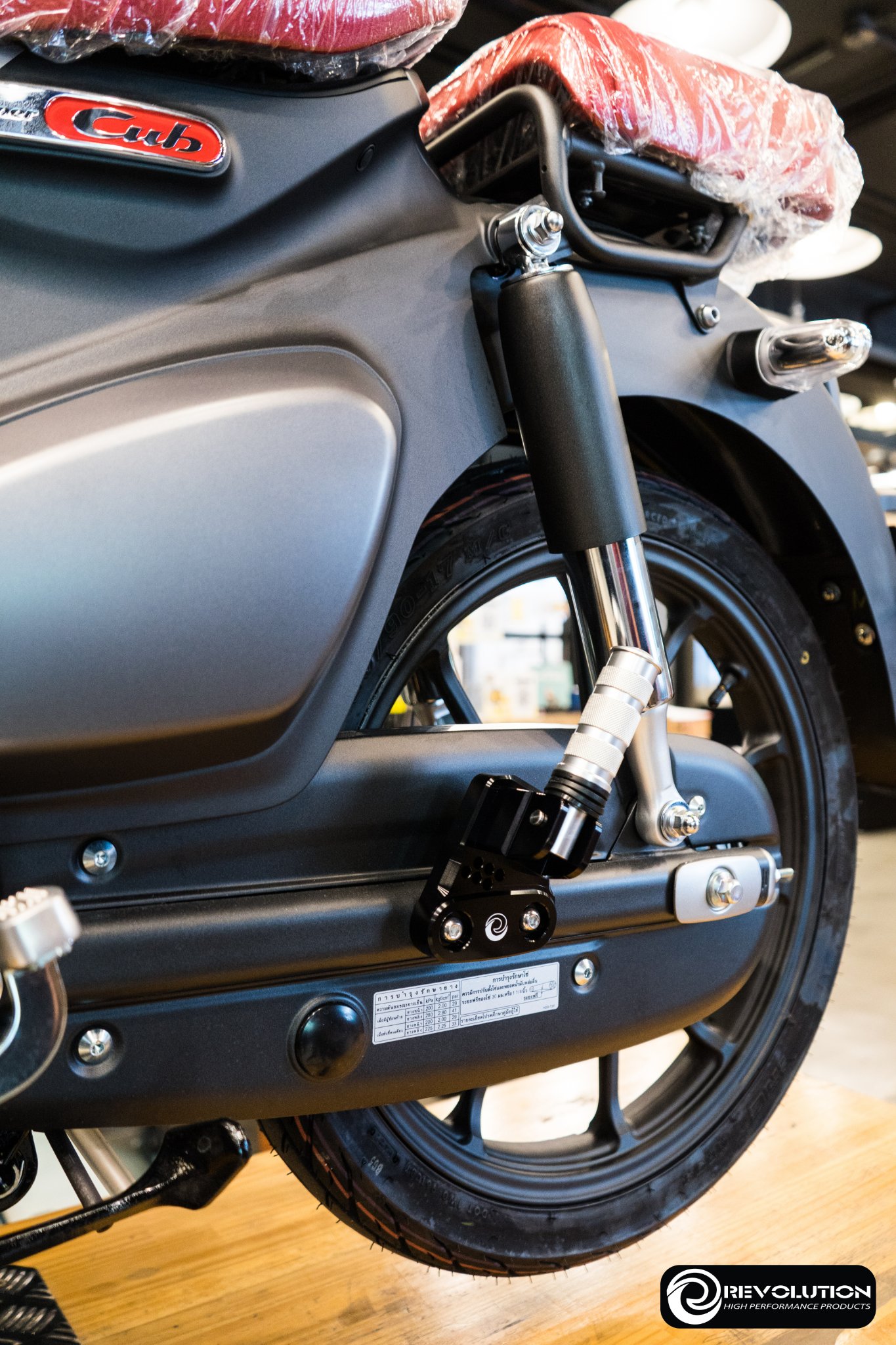 พักเท้าหลัง ยึดสวิงอาร์ม CNC REVOLUTION C125 CT125 เงิน แดง ดำ ราคา2800