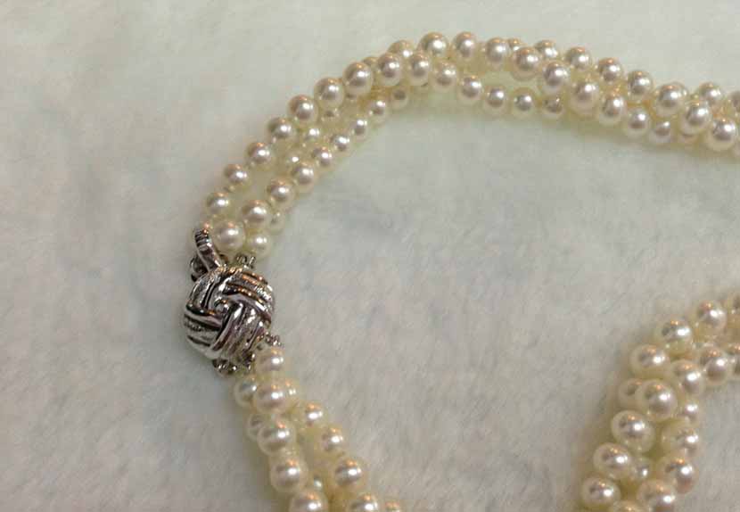 สร้อยคอไข่มุกแท้ 5-6 มิล กลม สีขาว แบบ 3 เส้น เกรด AAA+