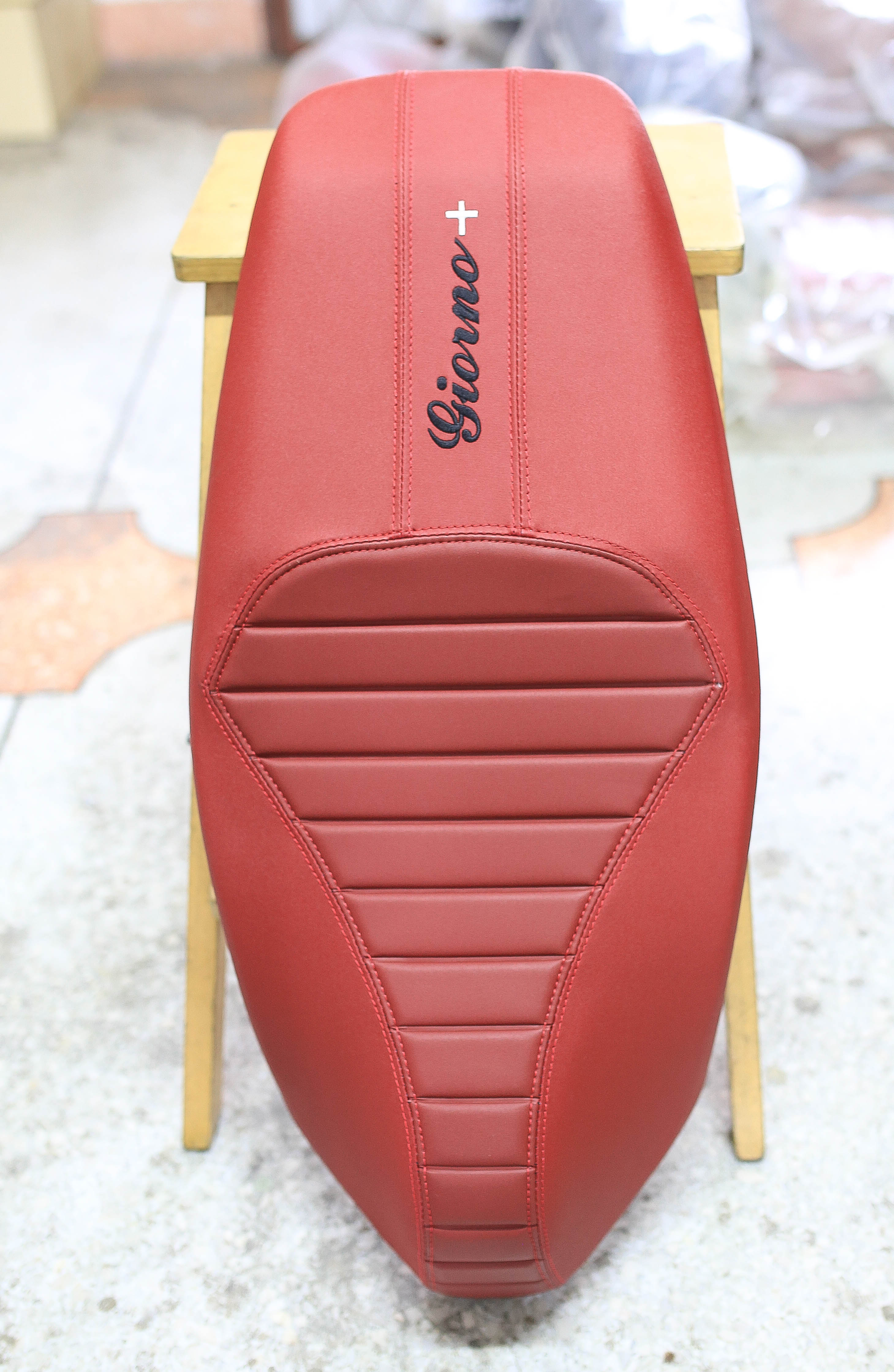 เบาะ Honda Giorno+ โครงเทียม หน่อยวัดด่าน มี 3 สีให้เลือก ดำด้ายแดง ดำด้ายดำ เบาะแดง