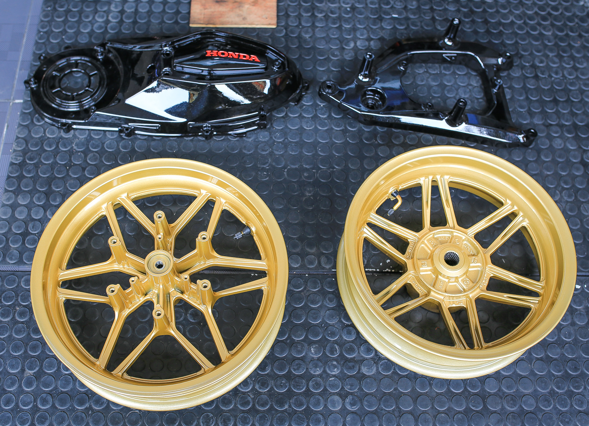 ✅ล้อสีม่วงเอฟเฟค ราคาสับพร้อมใส่พร้อมถ่วง 3000 บาท ✅ล้อสีทอง แดง น้ำเงิน ราคาสับพร้อมใส่พร้อมถ่วง 2800 บาท