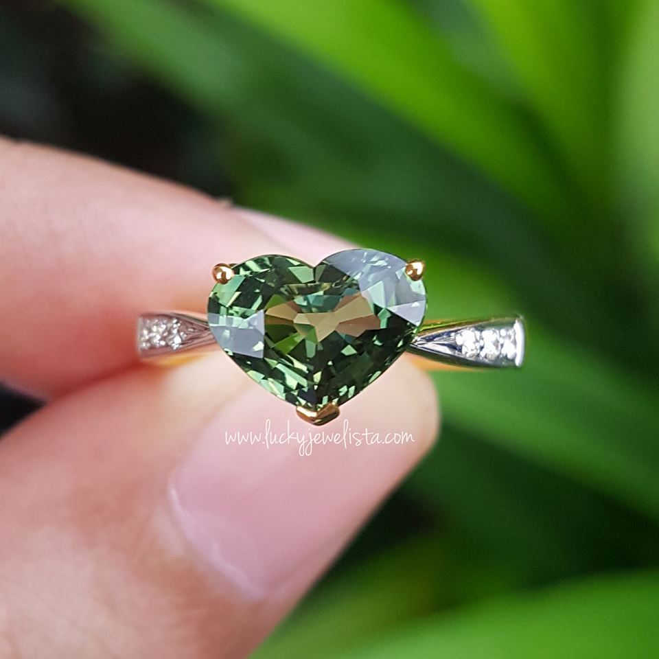 แหวนพลอยเขียวส่อง บางกะจะ สีเขียวก้านมะลิ Green sapphire ทรงหัวใจสวย 1