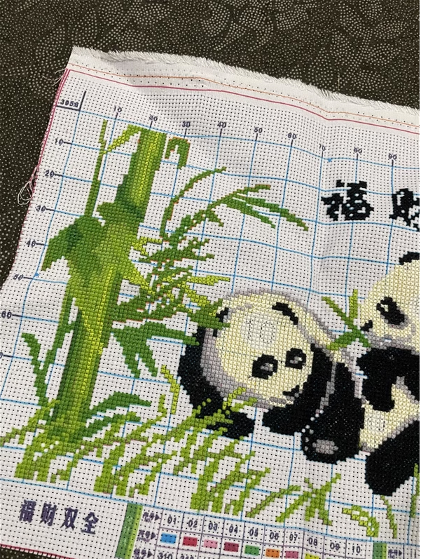 panda-1011 *พร้อมส่ง* ชุดปักครอสติช ลายคู่แพนด้า (ผ้า 11CTพิมพ์ลาย ปัก 3 เส้นเล็ก) ขนาด 38*28 ซม.ผ้าครอสติช 11CTพิมพ์ลายปักบนผ้า ไหมคอตตอน 11 สี ผังลาย เข็ม