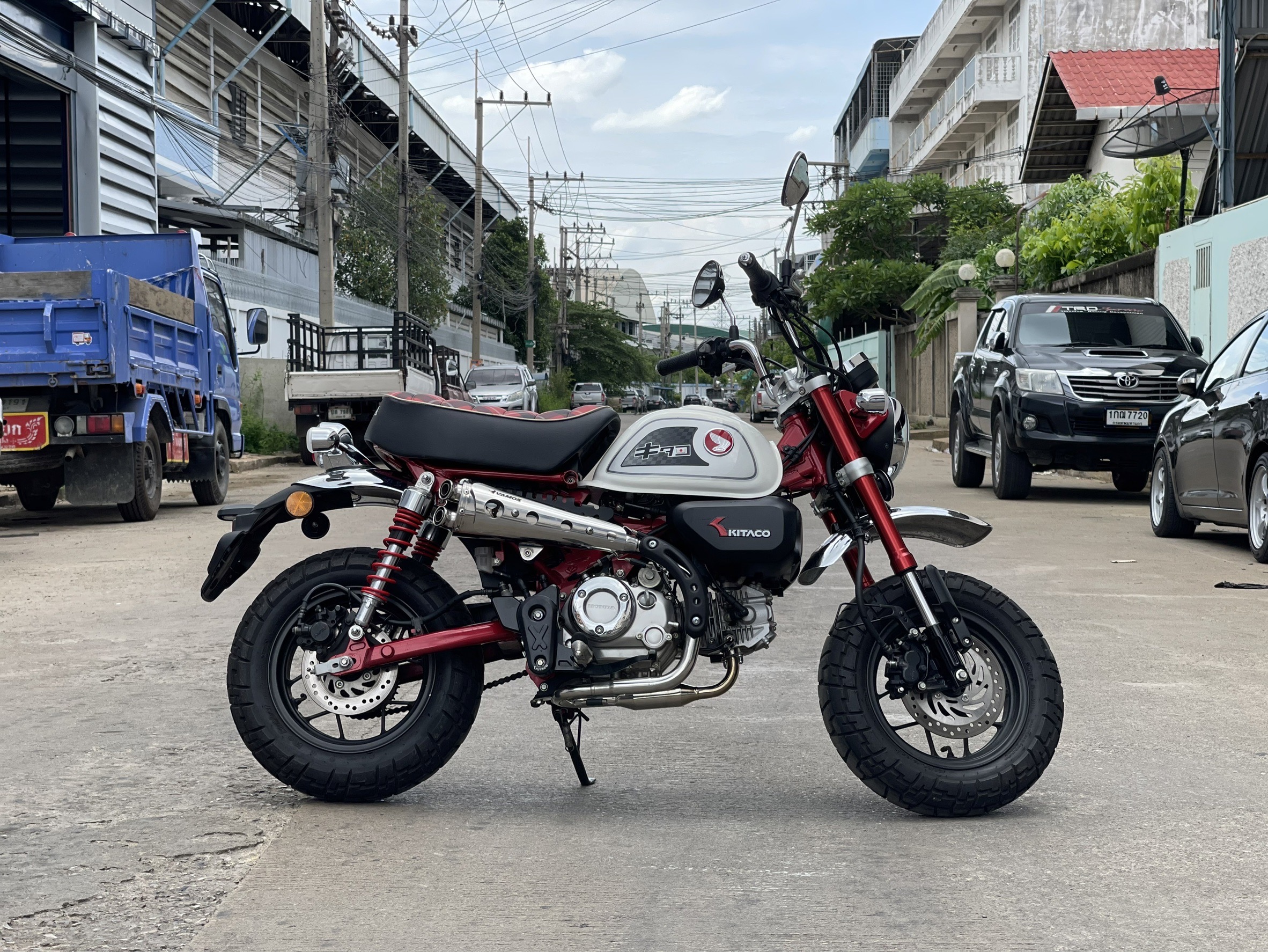 ท่อ MONKEY125 Vamos ตรงรุ่น เสียง นุ่ม ไพเราะ วัสดุน้ำหนักเบา ให้อัตตราเร่งที่ดี มาพร้อมอุปกรณ์ติดตั้งครบ ท่อมี มอก. ใช้งานได้สบายใจ