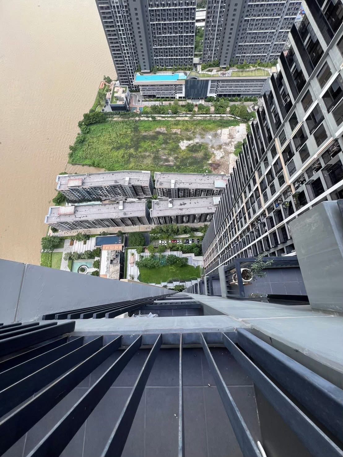 โพลิแทน รีฟ คอนโด - POLITAN RIVE CONDO (VIP)