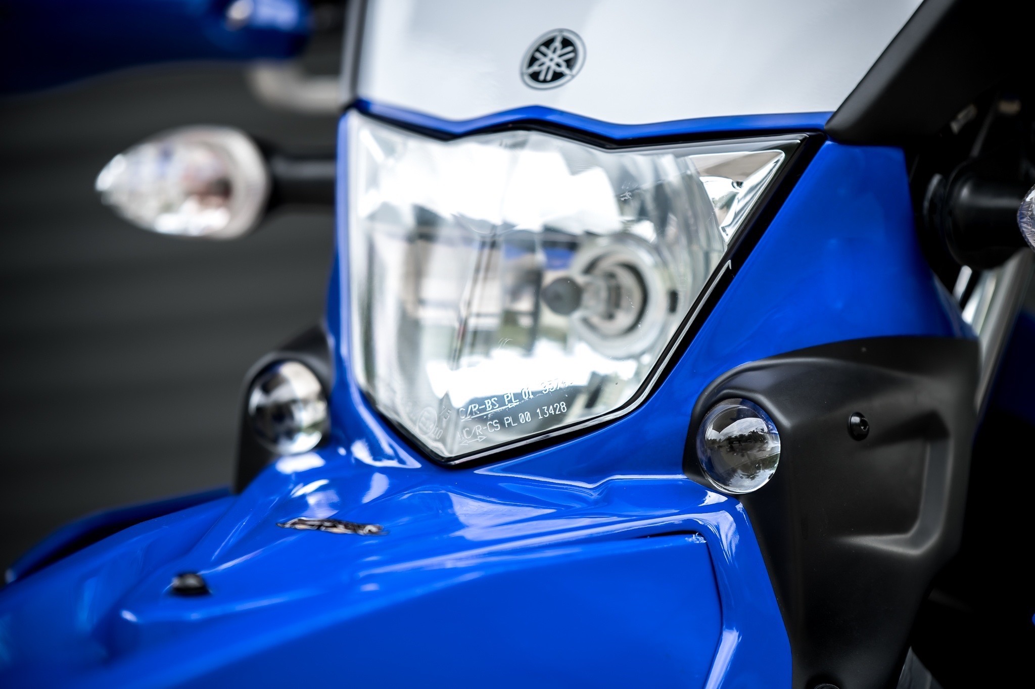 ชุดหน้ากากพร้อมไฟสปอร์ตไลท์ WR155 MOTOZAAA 2190฿