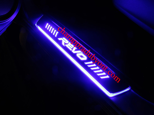 ชายบันไดมีไฟ TOYOTA REVO 2015-2017 แสงสีฟ้า FITT