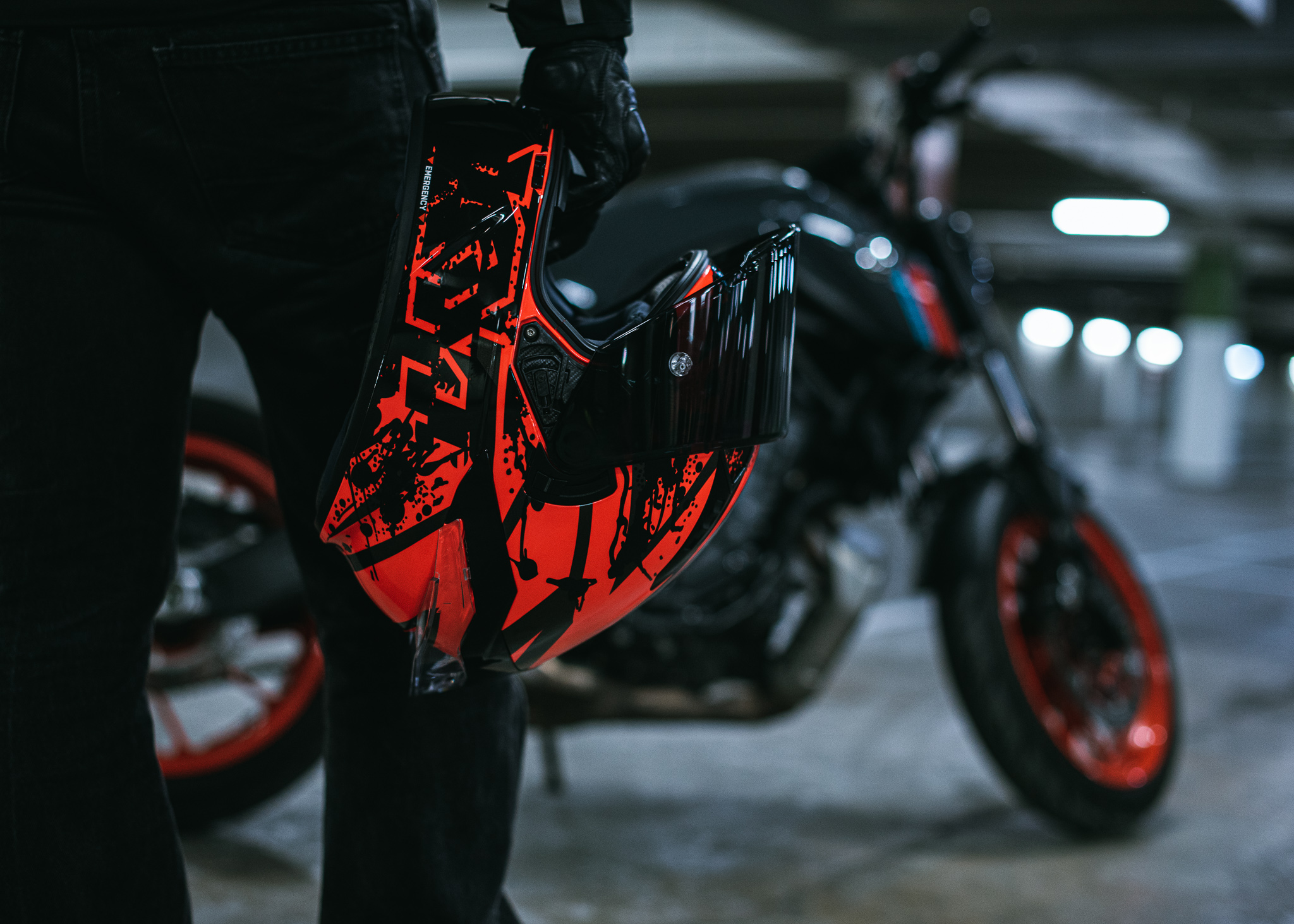 หมวกกันน็อค KYT ลาย Graphic Neutron สีแดง-ดำ