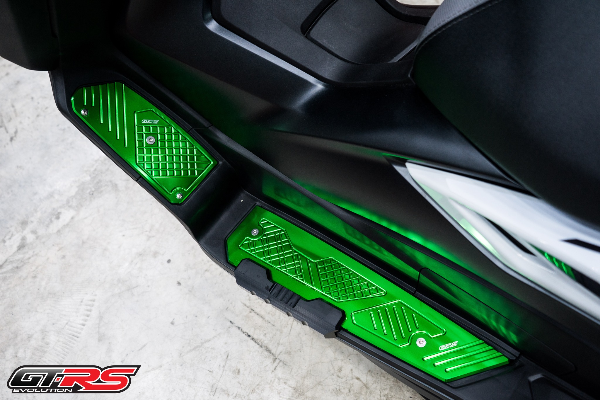 แผ่นรองพื้น (มีเนียม CNC) GTRS FORZA-350/300 ปี2018-25- แดง- ทอง- เทา- ดำ - เขียว- น้ำเงิน - ม่วง - ชมพู ราคา 2,600 บาท/ชุด