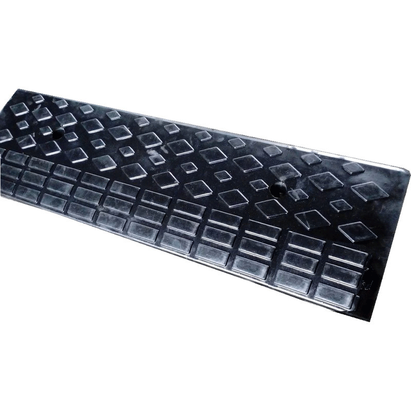 ทางลาดยางปีนฟุตบาท สูง8cm ลึก 24ซม. ยาว 98ซม. หนัก 5.40 kg.รุ่นประหยัด