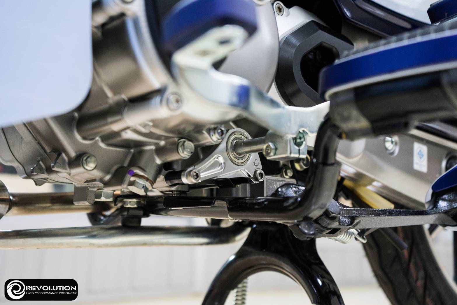 ตัวประคองแกนเกียร์ REVOLUTION HONDA C125