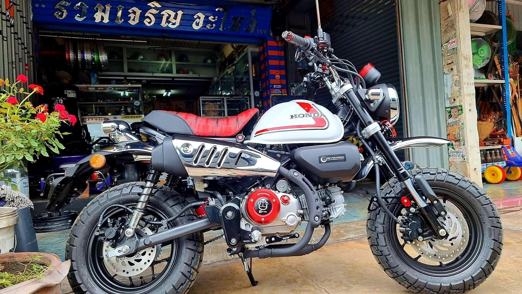 ฝาครอบเครื่องด้าน R REVOLUTION MONKEY NEW GROM 5เกียร์ ราคา1400