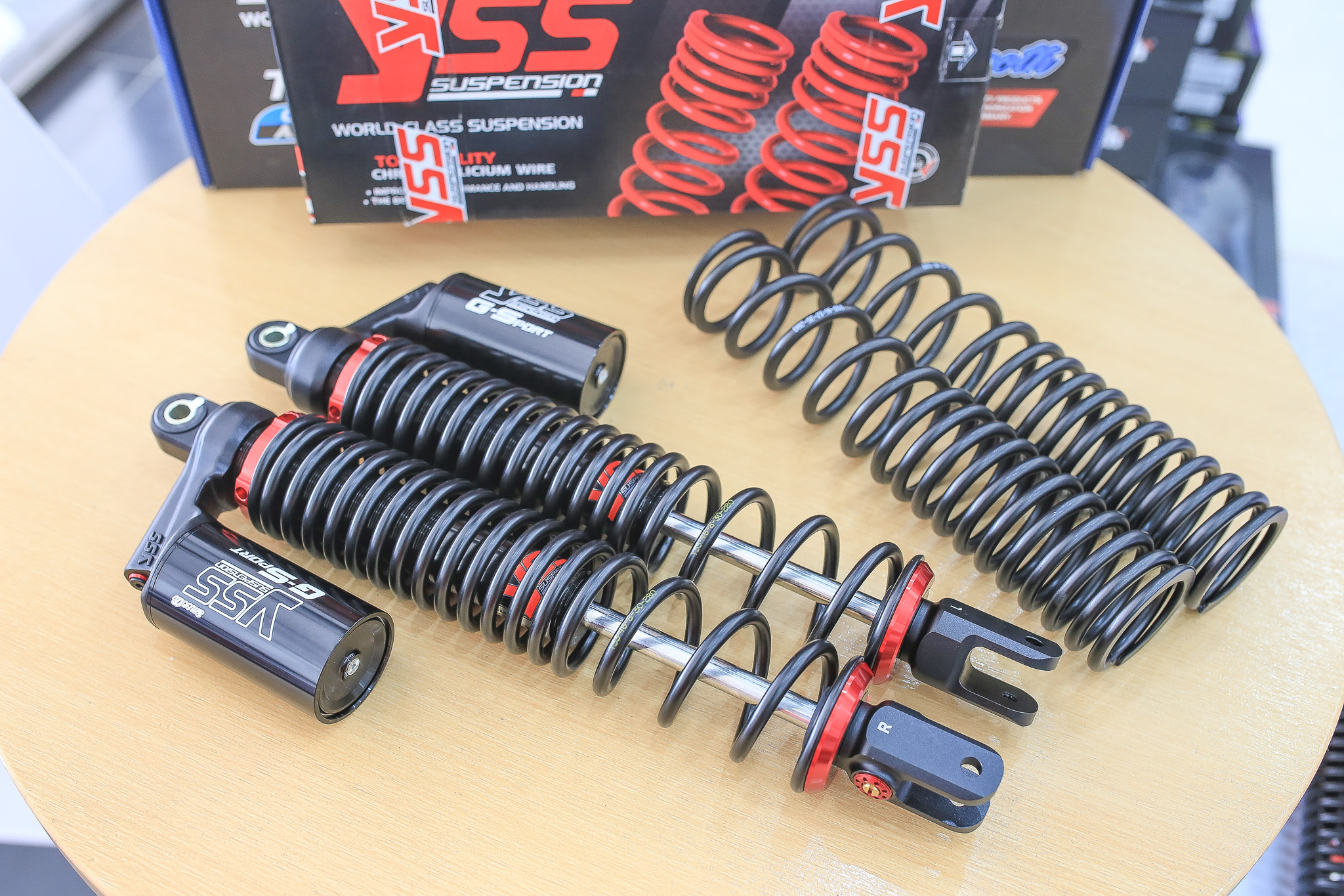 โช็ค YSS TG302-395TR-04-88 HONDA ADV 150 กระบอกดำ