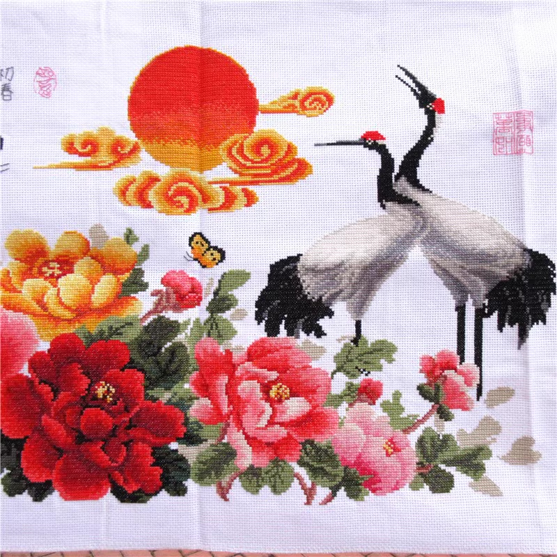 crane-1103 *สินค้าหมด* ชุดปักครอสติช ลายนกกระเรียนคู่ในสวนโบตั๋น (ผ้า11CTพิมพ์ลาย ปัก 3 เส้นเล็ก) ขนาด 96*48 ซม ผ้าครอสติช 11CTพิมพ์ลายปักบนผ้า ไหมคอตตอน 52 สี ผังลาย เข็ม