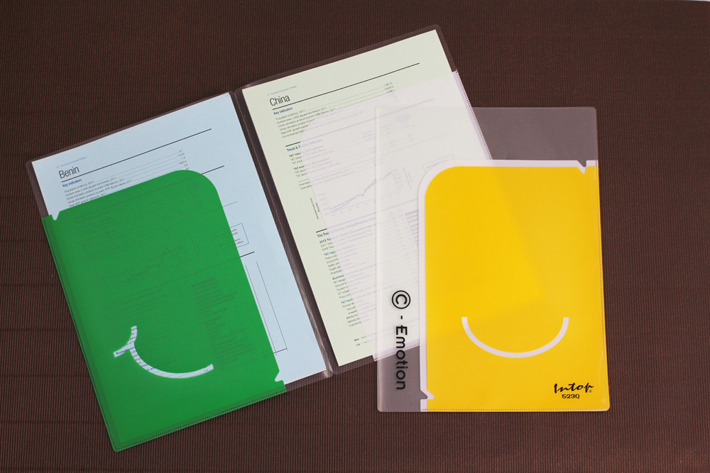 แฟ้มพับ A4 มีช่องใส่เอกสาร พิมพ์ลาย 523Q