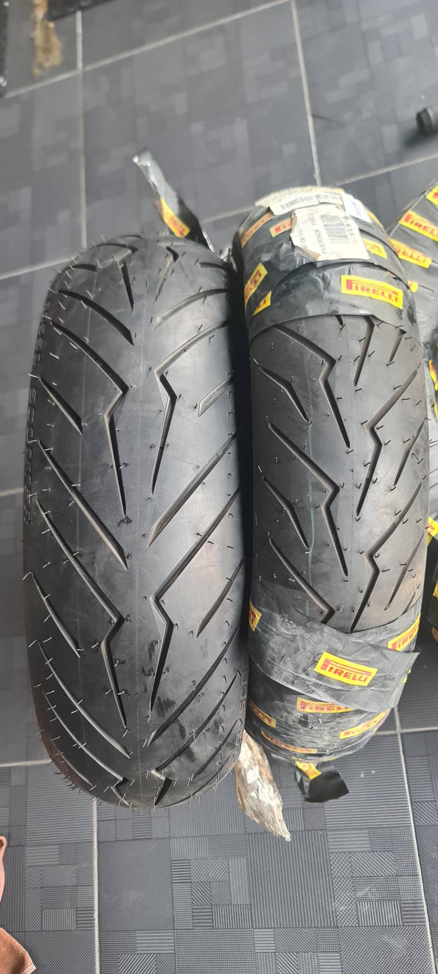 ยาง Pirelli Angel-Rosso Scooter Xmax / Forza