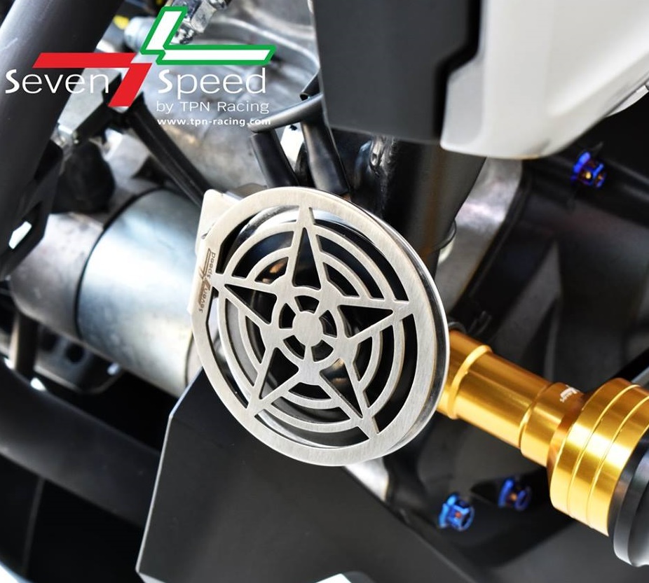 บังแตร สแตนเลส CB150R Stainless Horn Cover for Honda CB150R มี 3 ลายให้เลือก -ลายดาว -ลายรังผึ้ง -ลายแคปซูล ราคา250