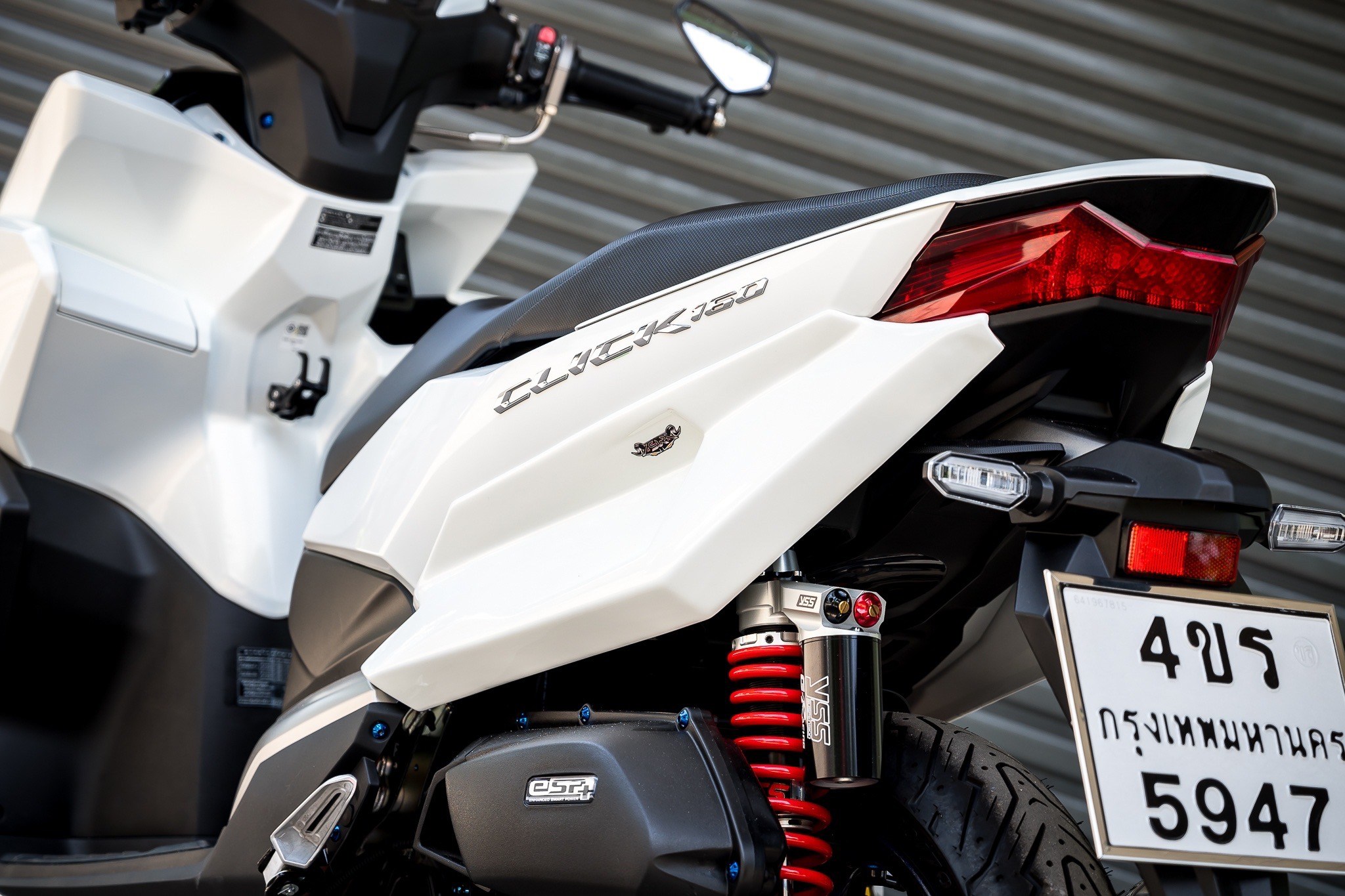 ชุดครอบท้ายแฟริ่ง Click160 1990฿ (ขาว ,ดำด้าน,แดง)