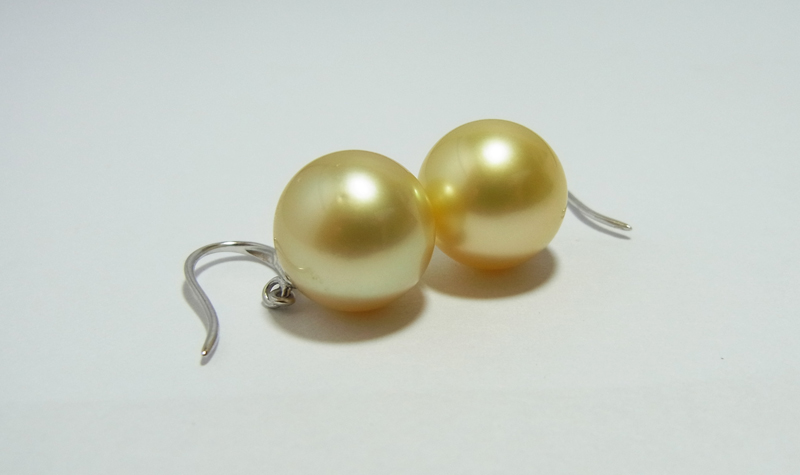 ต่างหูไข่มุกแบบคล้อง south sea ขนาด 11-12 มิล กลม สีทอง เกรด AAA