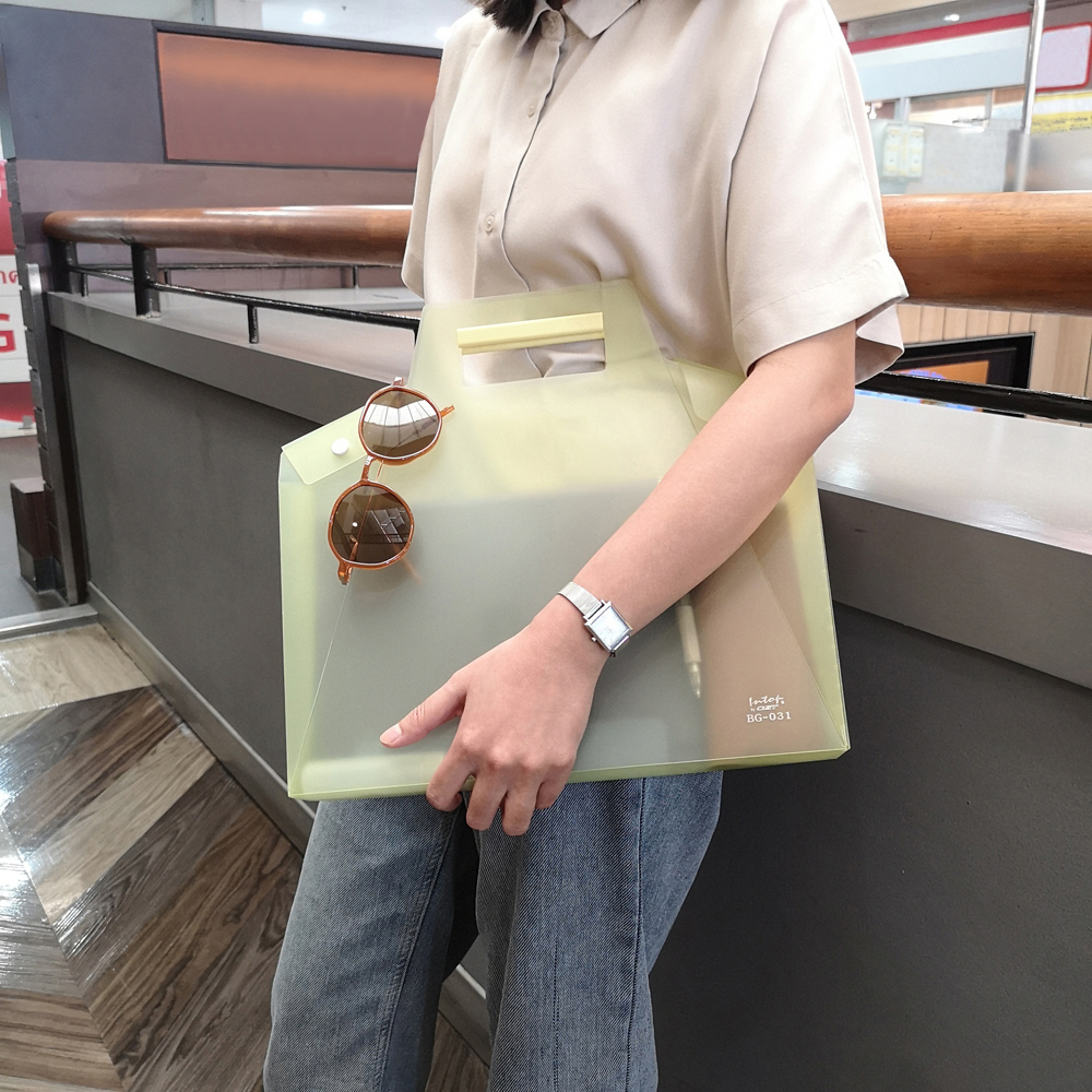 กระเป๋าพลาสติกใส่เอกสาร A4 อินสไตล์แบ็ก ใส่ของใช้ เอกสาร หนังสือ ได้อเนกประสงค์