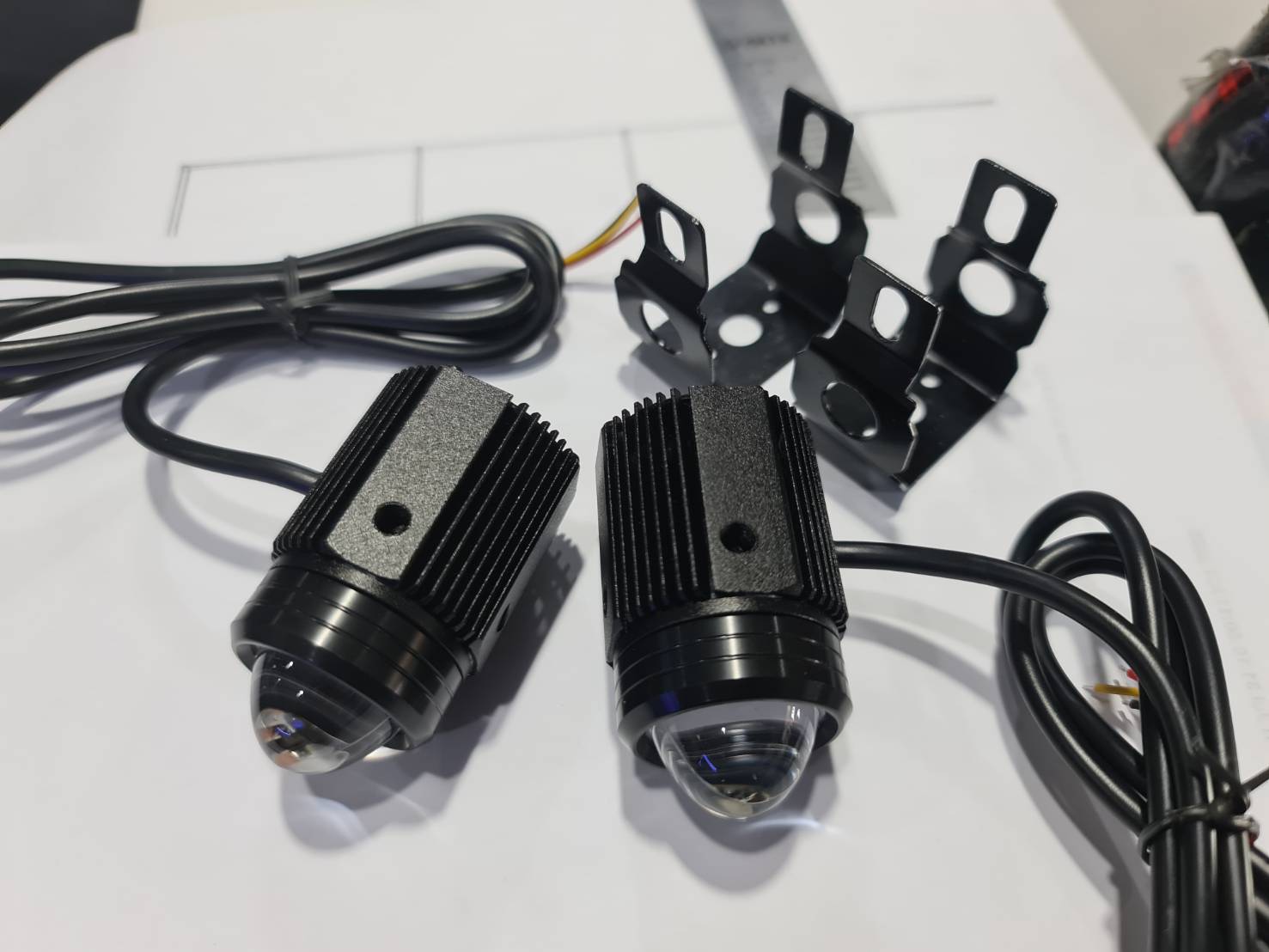 ไฟสปอตไลท์มอเตอร์ไซค์ ไฟหน้า ไฟท้าย สว่างมาก 2 สเต็ป (เเสงสีขาว+แสงสีส้ม) 13W+13W ไฟ LED DC12V-24V(2ชิ้น) 4.9